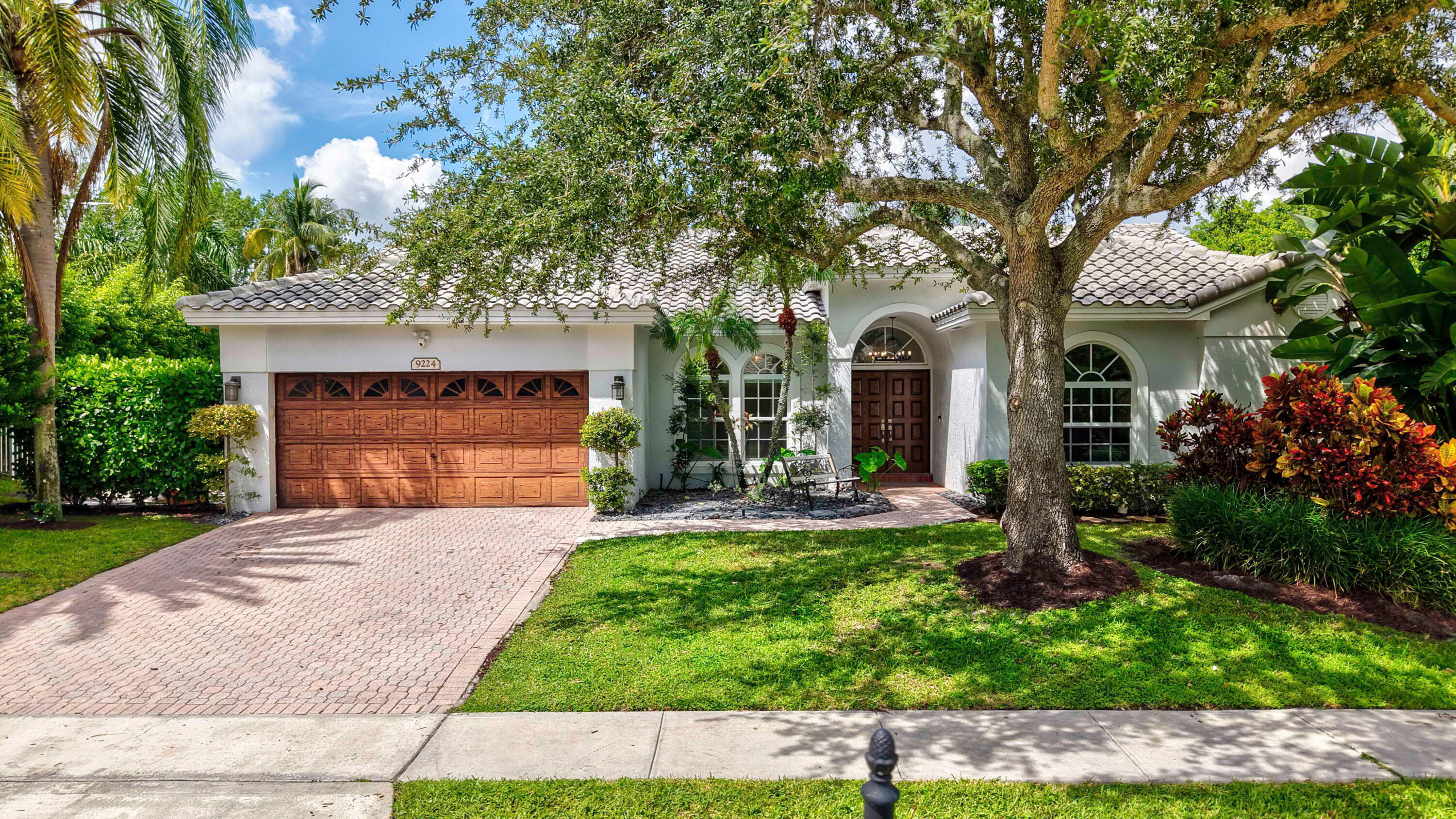 Foto de propiedad en 9224 LAKE SERENA Drive, Boca Raton, FL 33496 Boca Raton con MLS# 