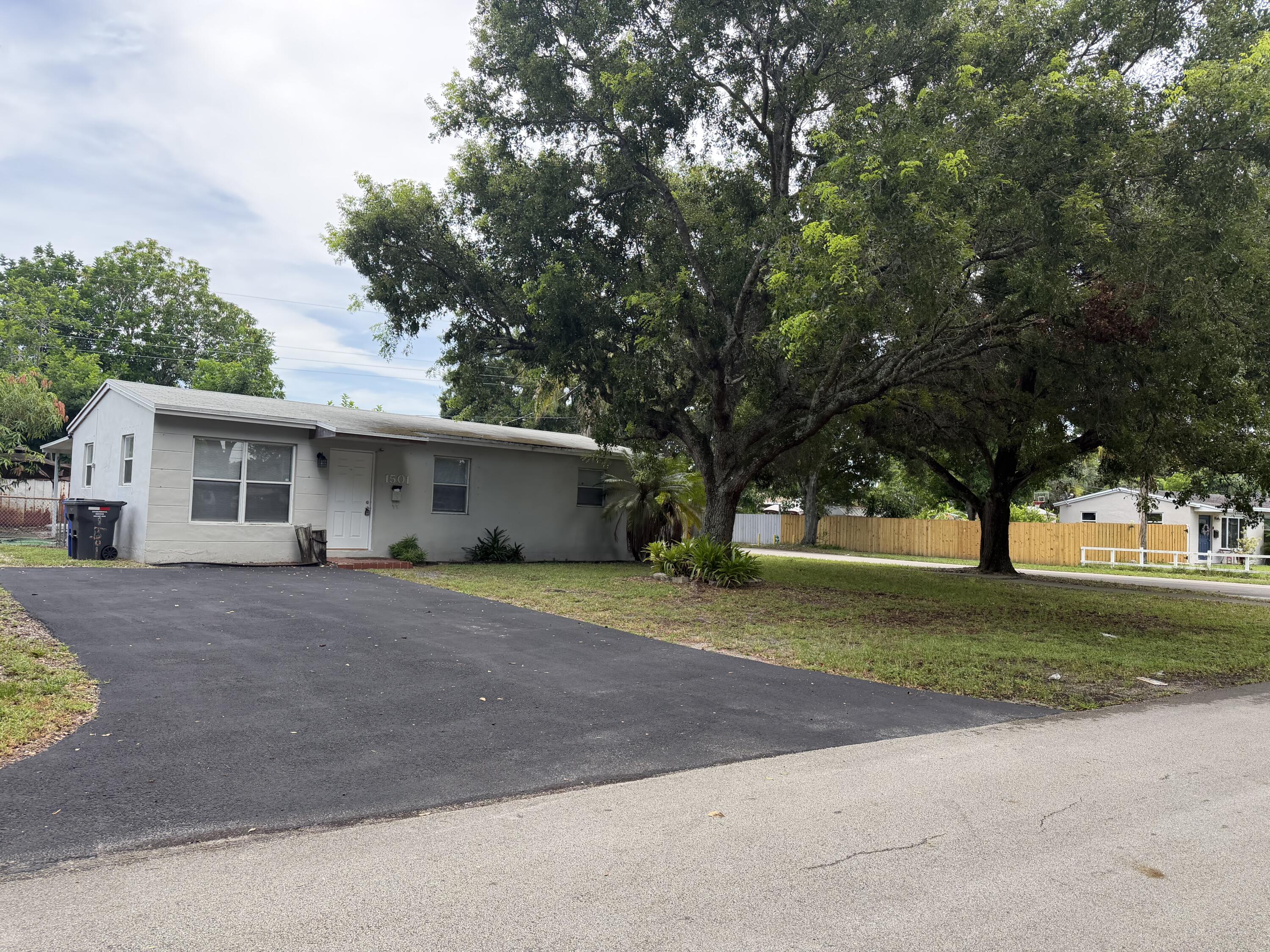 Foto de propiedad en 1501 N 70TH Way, Hollywood, FL 33024 Hollywood con MLS# 