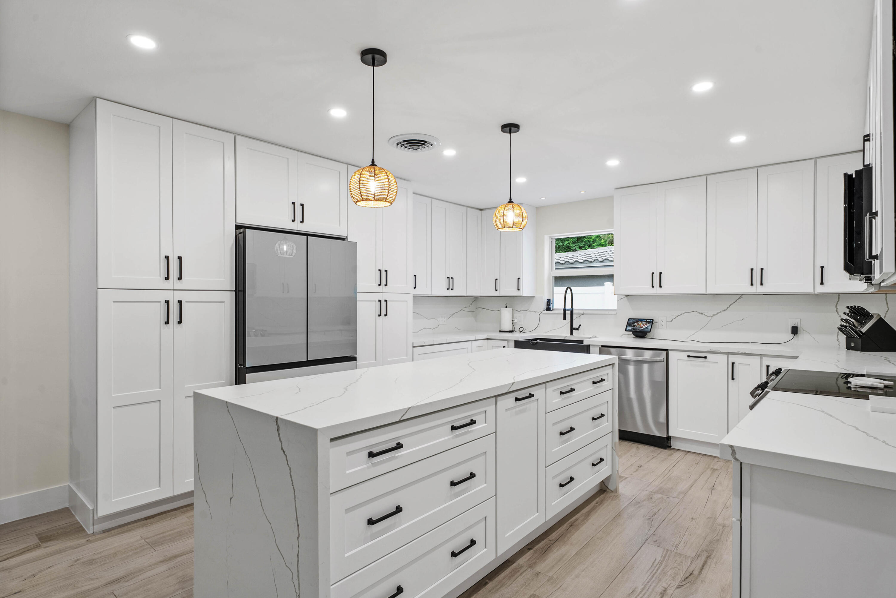Foto de propiedad en 648 SW 3RD Street, Boca Raton, FL 33486 Boca Raton con MLS# 