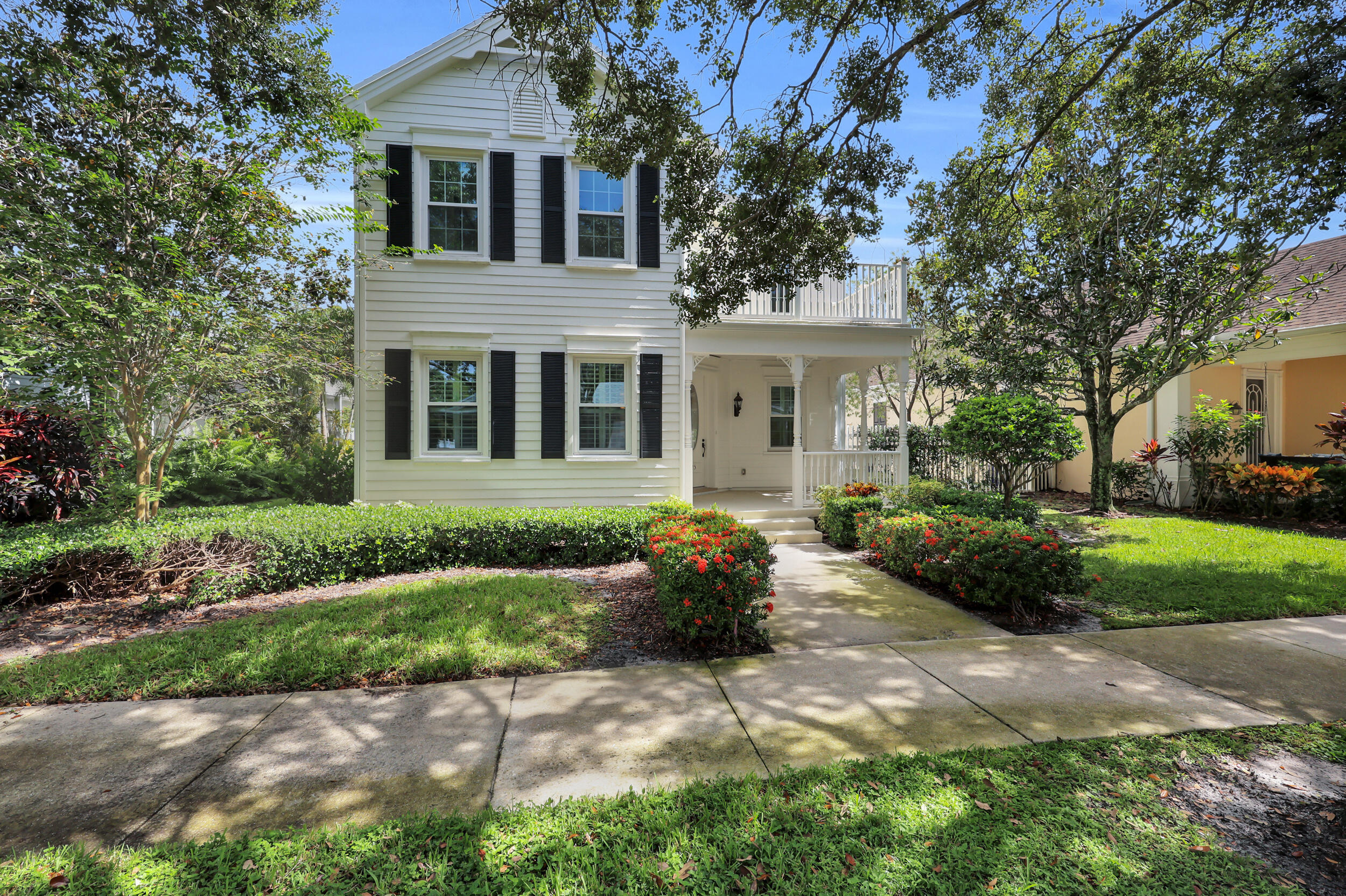 Foto de propiedad en 325 Sweet Bay Circle, Jupiter, FL 33458 Jupiter con MLS# 