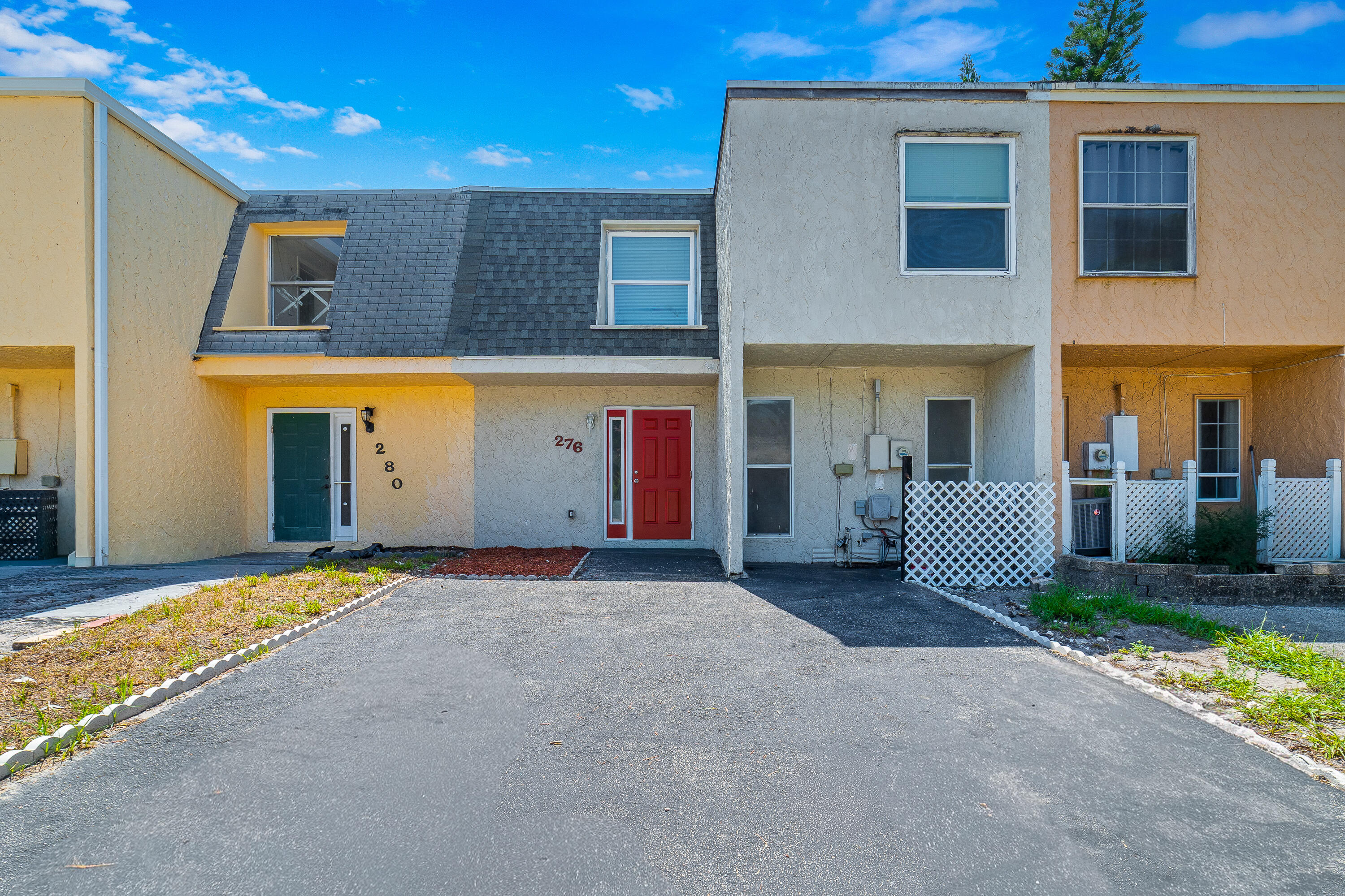 Foto de propiedad en 276 SUNSHINE Drive, Coconut Creek, FL 33066 Coconut Creek con MLS# 