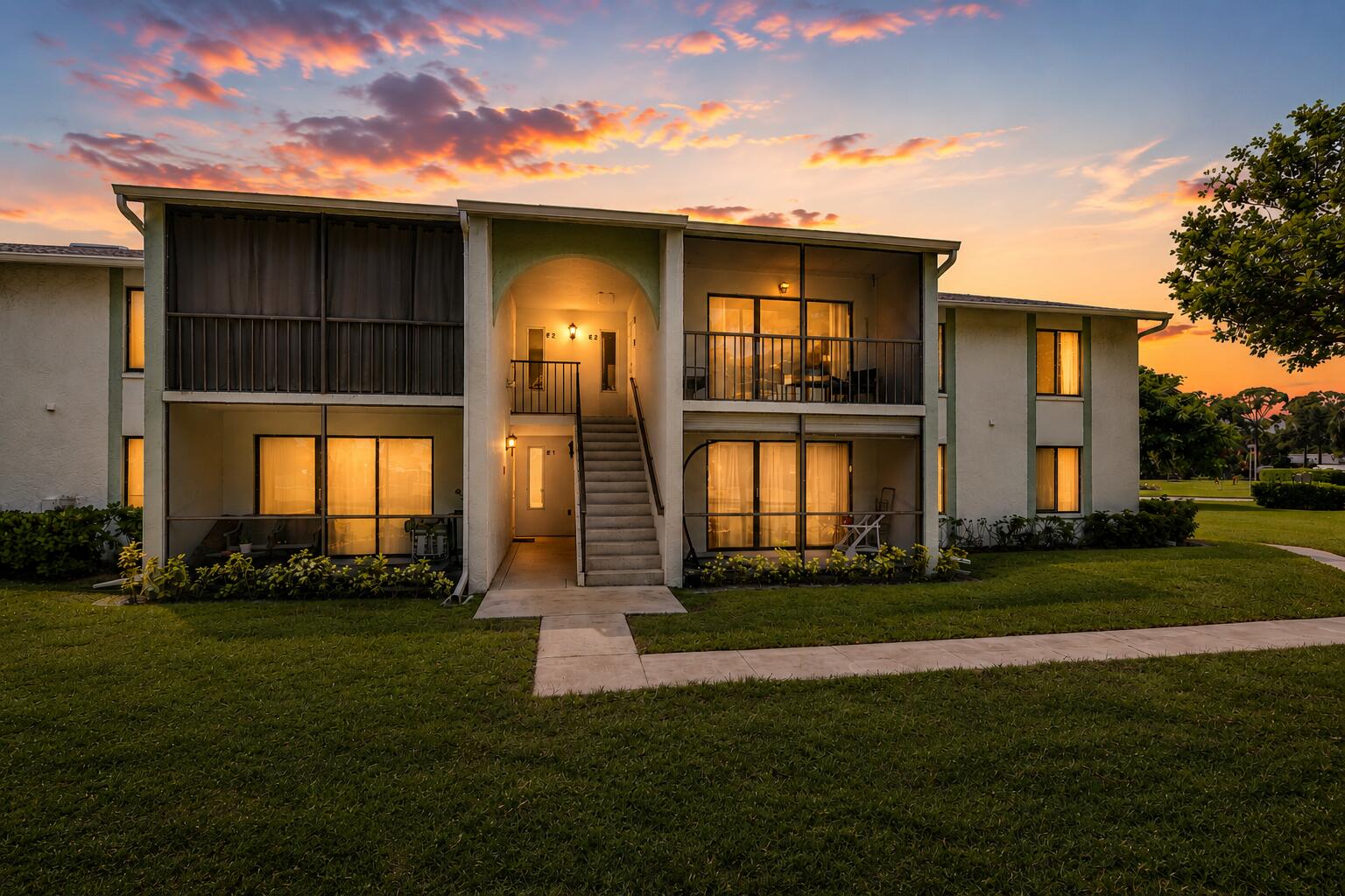 Foto de propiedad en 3744 Savoy Lane E2, West Palm Beach, FL 33417 West Palm Beach con MLS# 