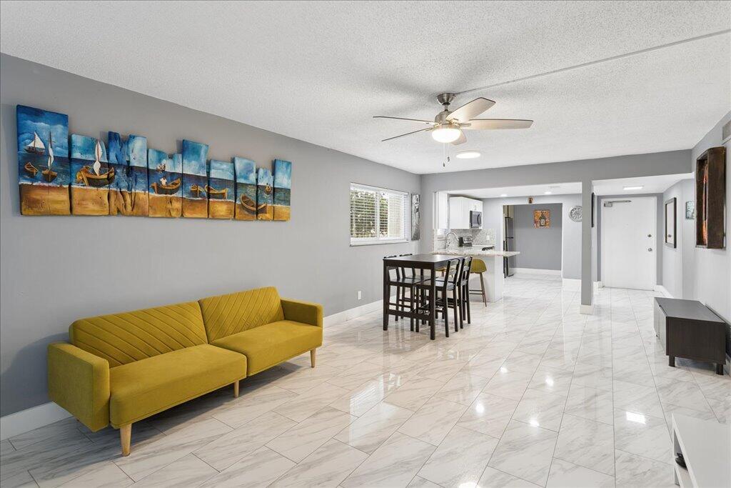 En Venta 6600 ROYAL PALM Boulevard 215B, Margate, FL 33063, Margate, FL 33063