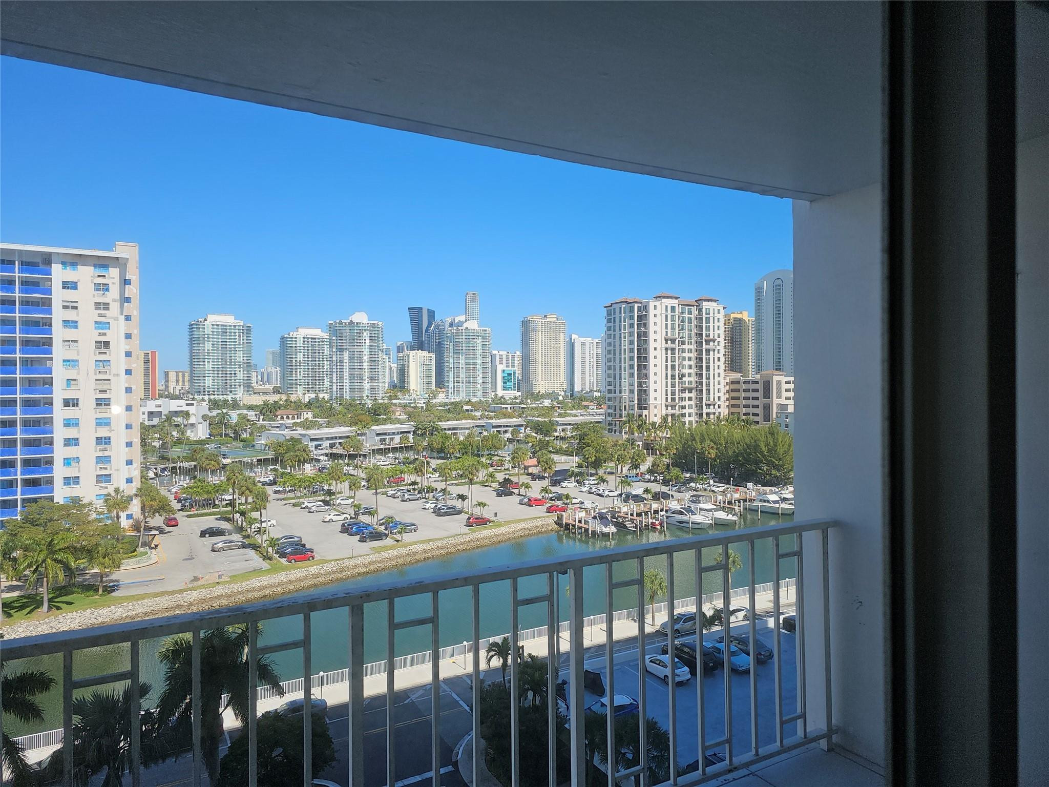 Foto de propiedad en 500 BAYVIEW Drive 817, Sunny Isles Beach, FL 33160 Sunny Isles Beach con MLS# 