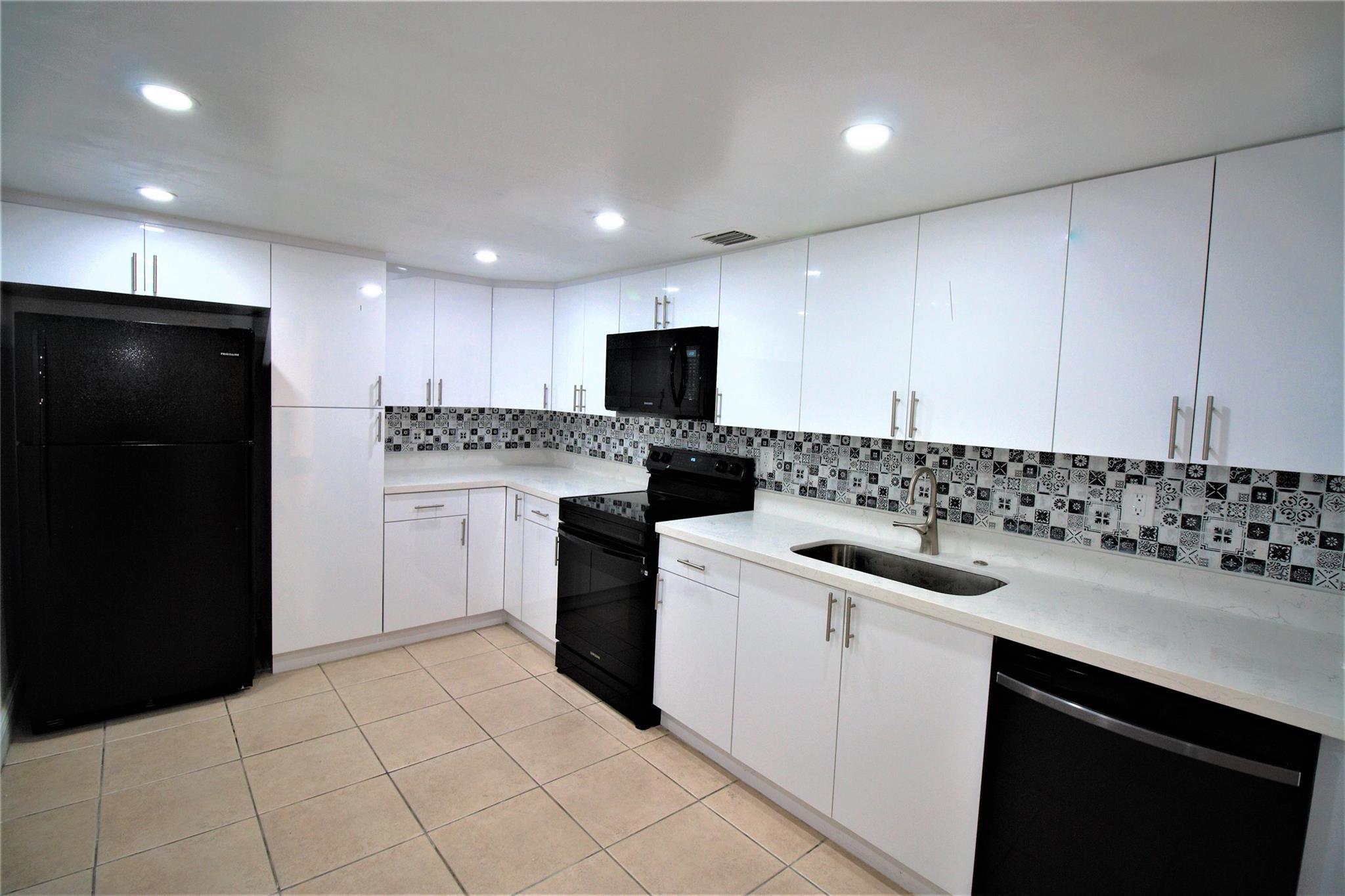 En Venta 7000 NW 186TH Street 4-217, Hialeah, FL 33015, Hialeah, FL 33015