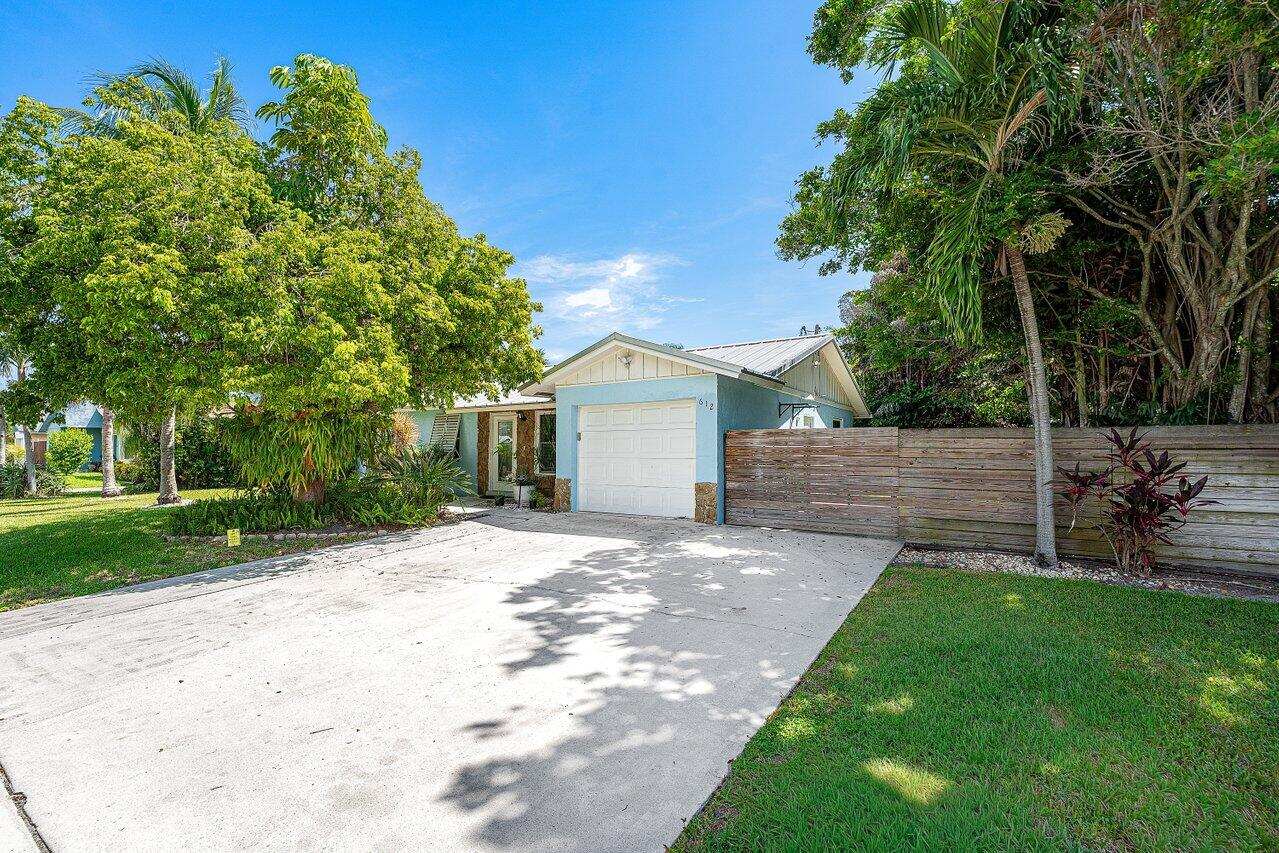 Foto de propiedad en 612 NW 7th Court, Boynton Beach, FL 33426 Boynton Beach con MLS# 