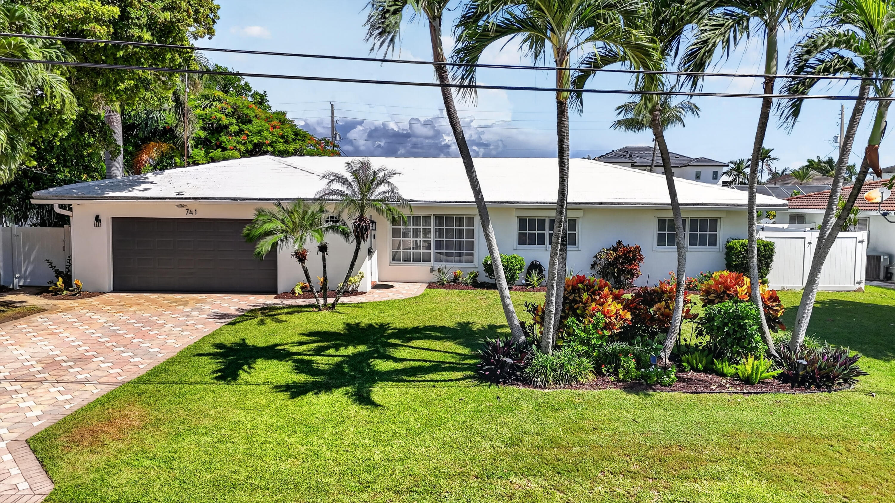 Foto de propiedad en 741 BERKELEY Street, Boca Raton, FL 33487 Boca Raton con MLS# 
