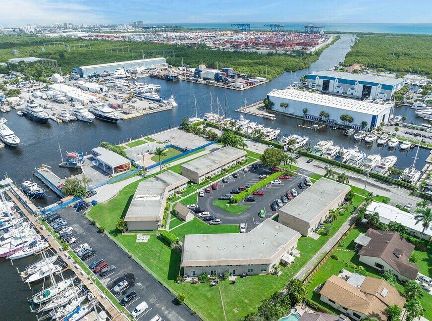 Foto de propiedad en 343 Gulfstream Road, Dania Beach, FL 33004 Dania Beach con MLS# 