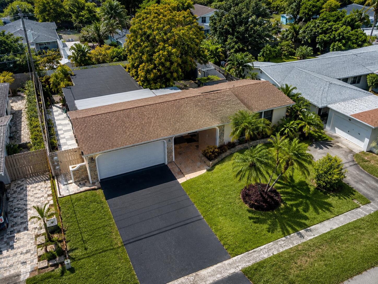 Foto de propiedad en 10720 NW 26TH Place, Sunrise, FL 33322 Sunrise con MLS# 