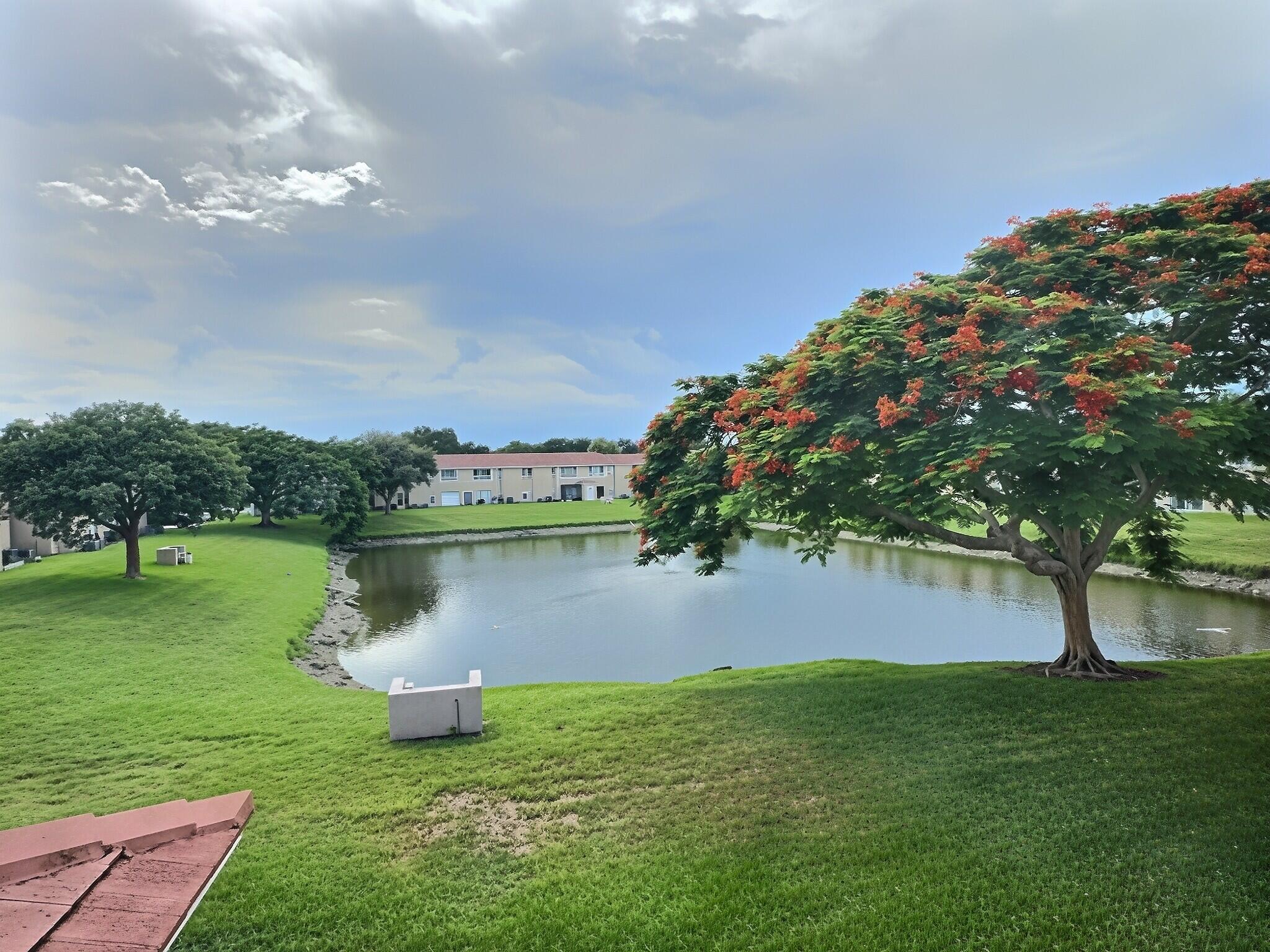 Foto de propiedad en 889 TWIN LAKES Drive 1-J, Coral Springs, FL 33071 Coral Springs con MLS# 