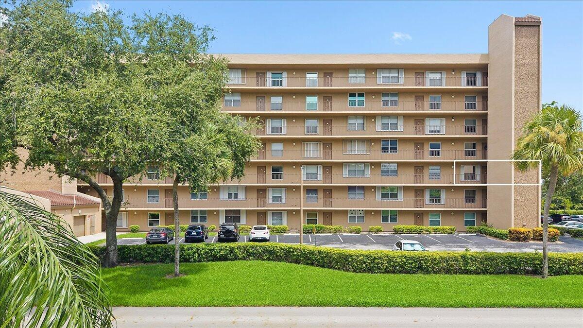 Foto de propiedad en 4570 NW 18TH Avenue 310, Deerfield Beach, FL 33064 Deerfield Beach con MLS# 