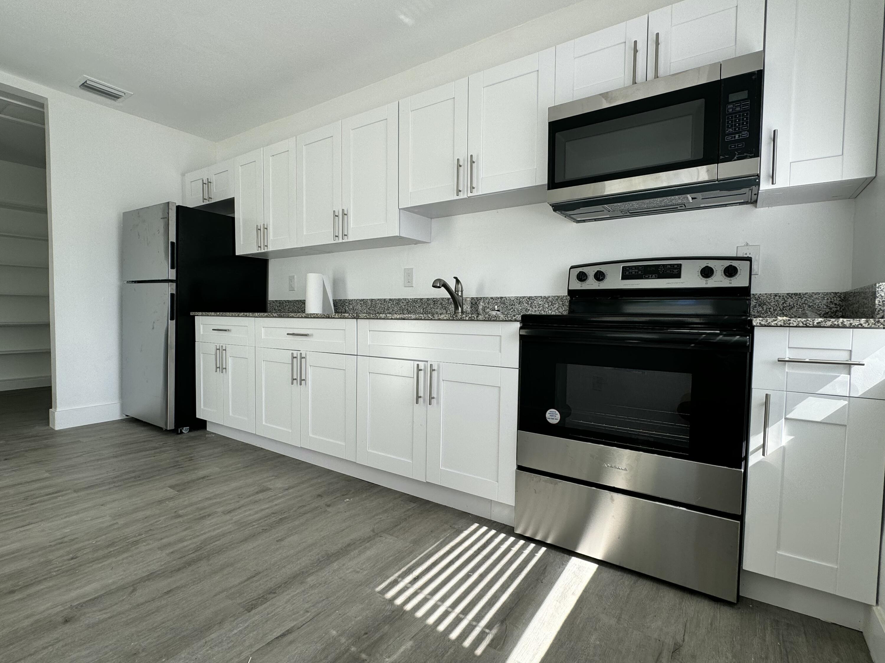 Foto de propiedad en 1833 Madison Street, Hollywood, FL 33020 Hollywood con MLS# 