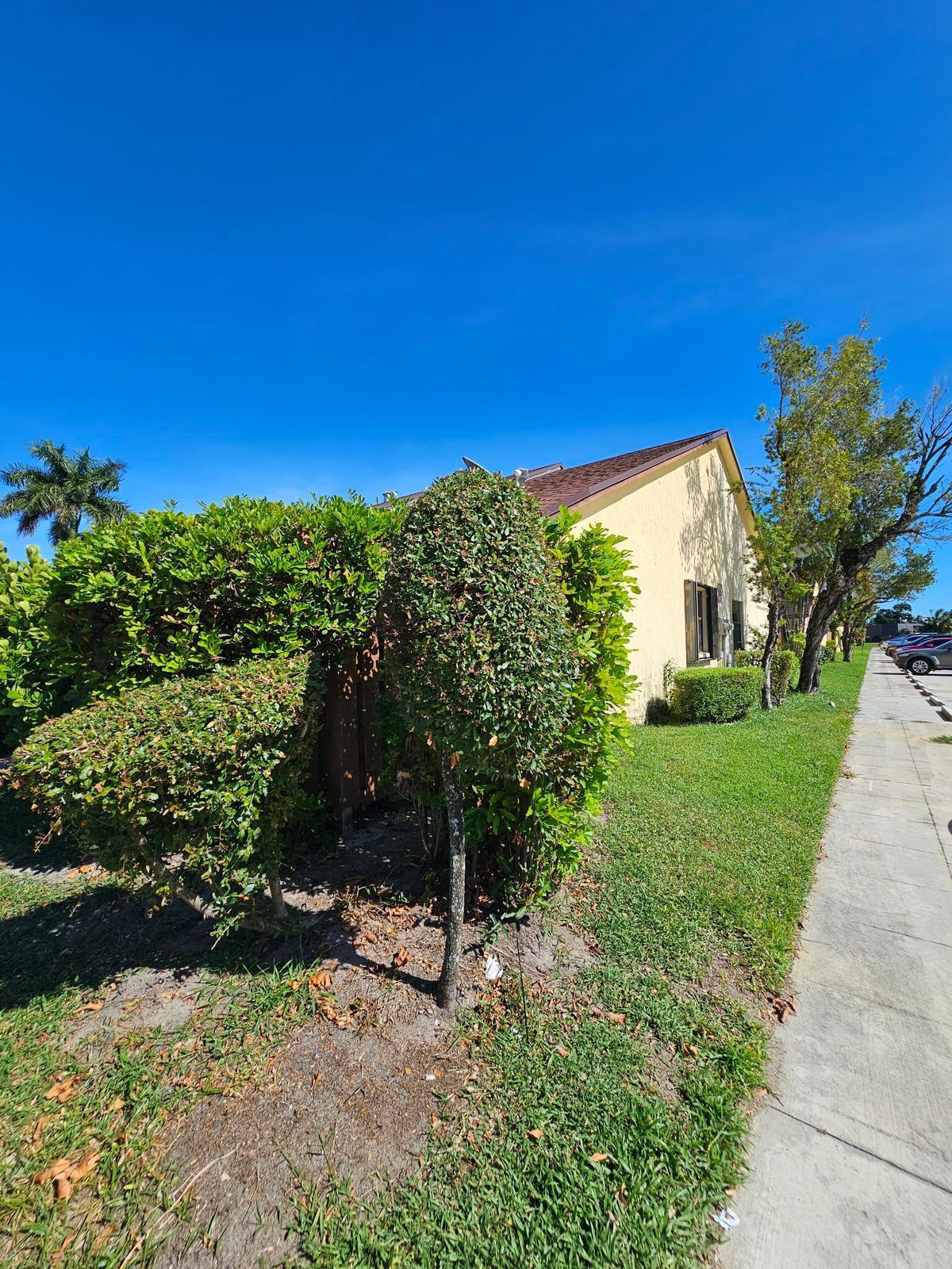 Foto de propiedad en 491 Springdale Circle, Palm Springs, FL 33461 Palm Springs con MLS# 