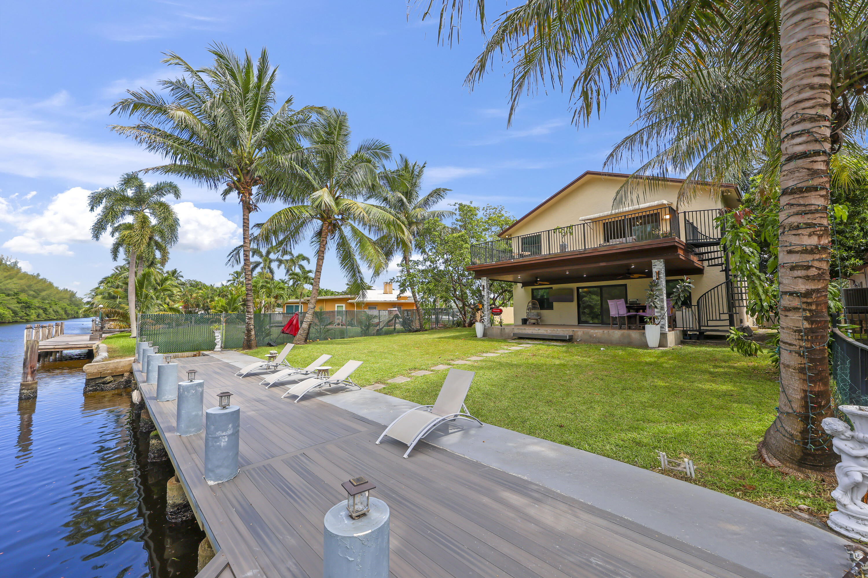 Foto de propiedad en 4406 SW 35th Avenue, Fort Lauderdale, FL 33312 Fort Lauderdale con MLS# 