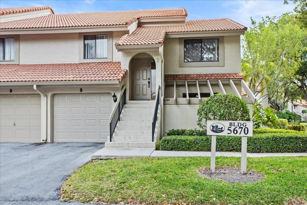 Foto de propiedad en 5670 Coach House Circle B, Boca Raton, FL 33486 Boca Raton con MLS# 