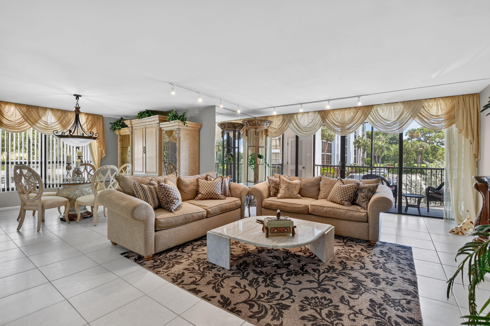 Foto de propiedad en 20110 Boca West Drive 228, Boca Raton, FL 33434 Boca Raton con MLS# 