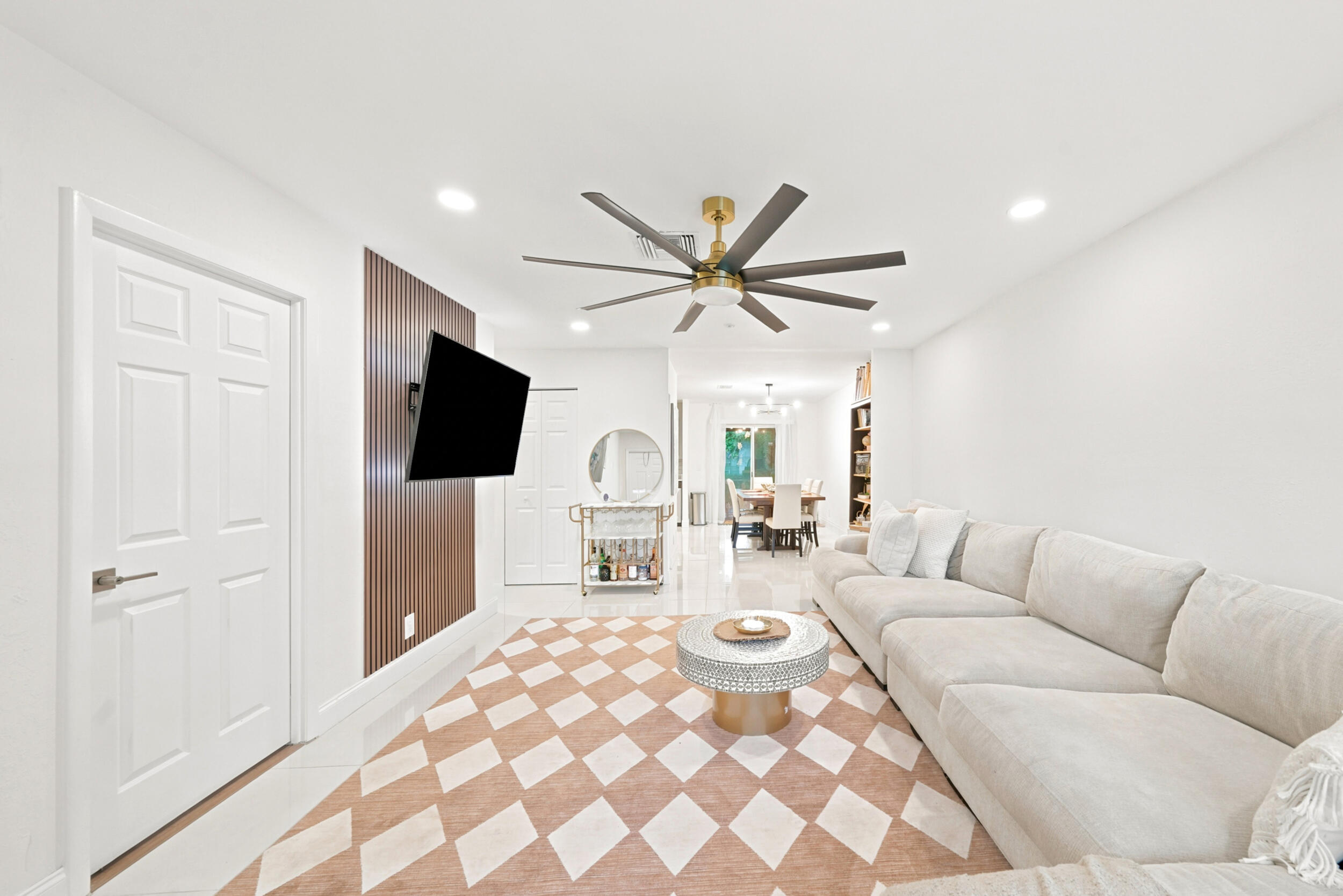 Foto de propiedad en 8026 SW 20TH Court, Davie, FL 33324 Davie con MLS# 