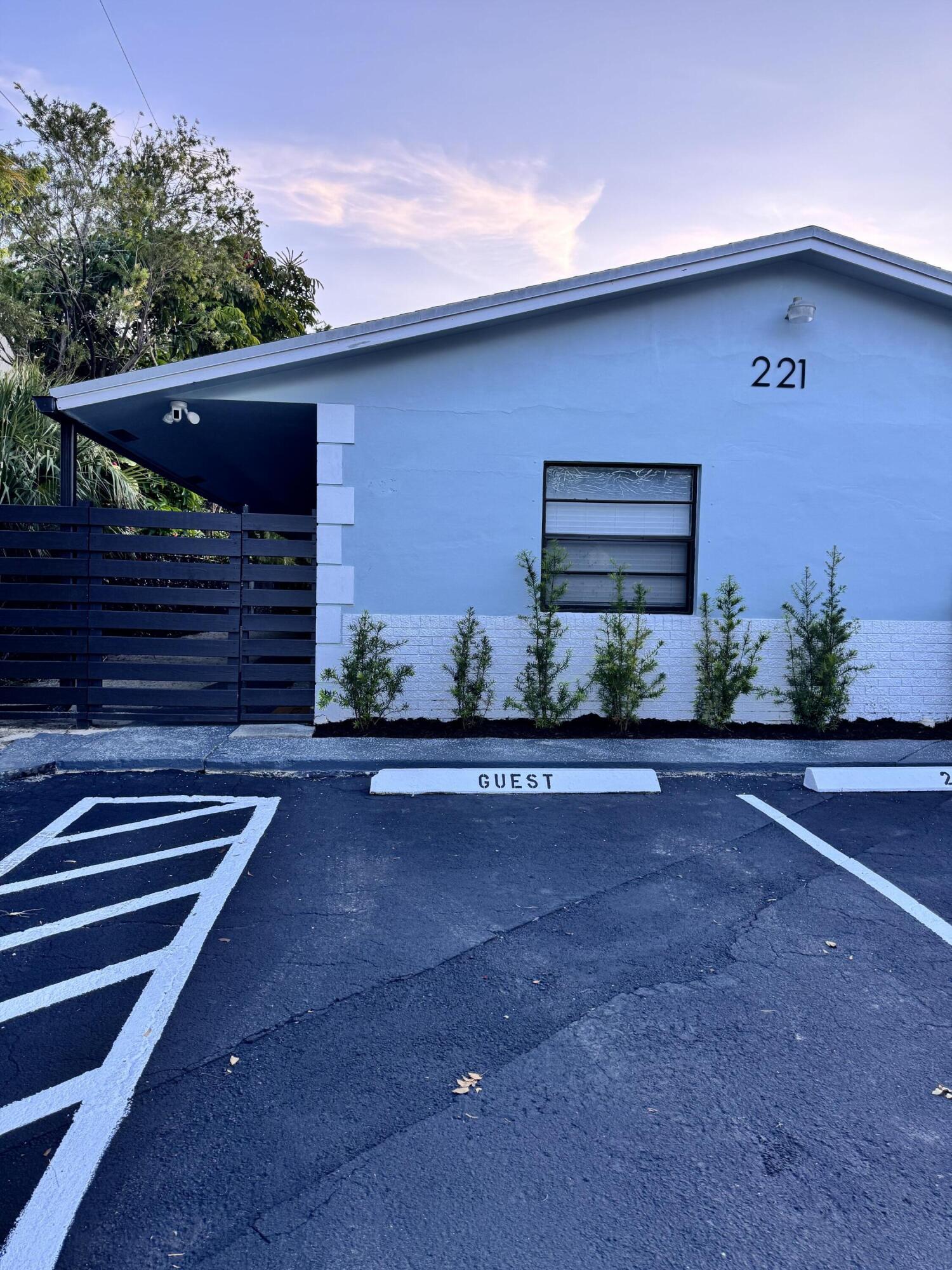 Foto de propiedad en 221 SE 11TH Avenue 1, Pompano Beach, FL 33060 Pompano Beach con MLS# 
