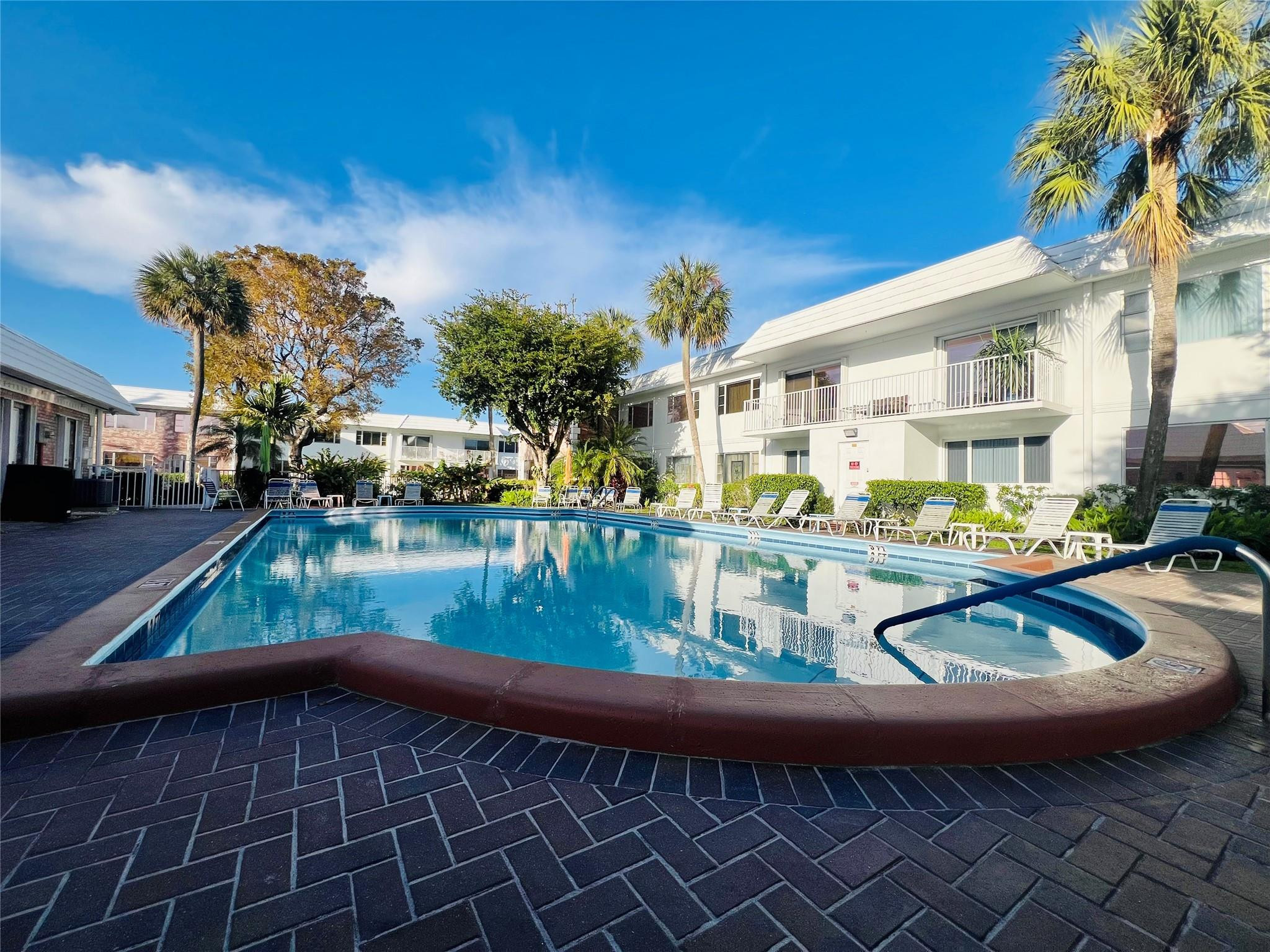 Foto de propiedad en 412 S CYPRESS Road 225, Pompano Beach, FL 33060 Pompano Beach con MLS# 