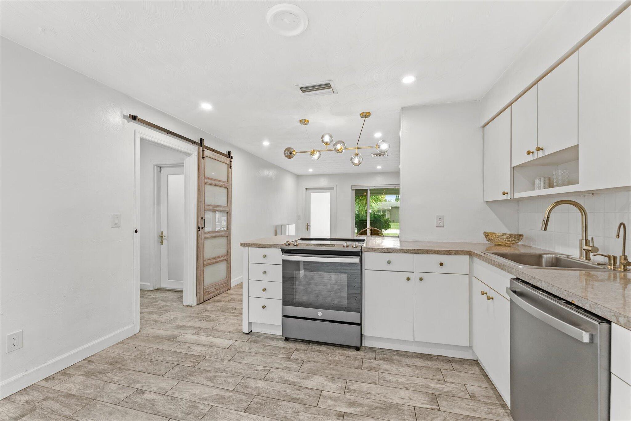 Foto de propiedad en 4641 SW 25TH Terrace, Dania Beach, FL 33312 Dania Beach con MLS# 