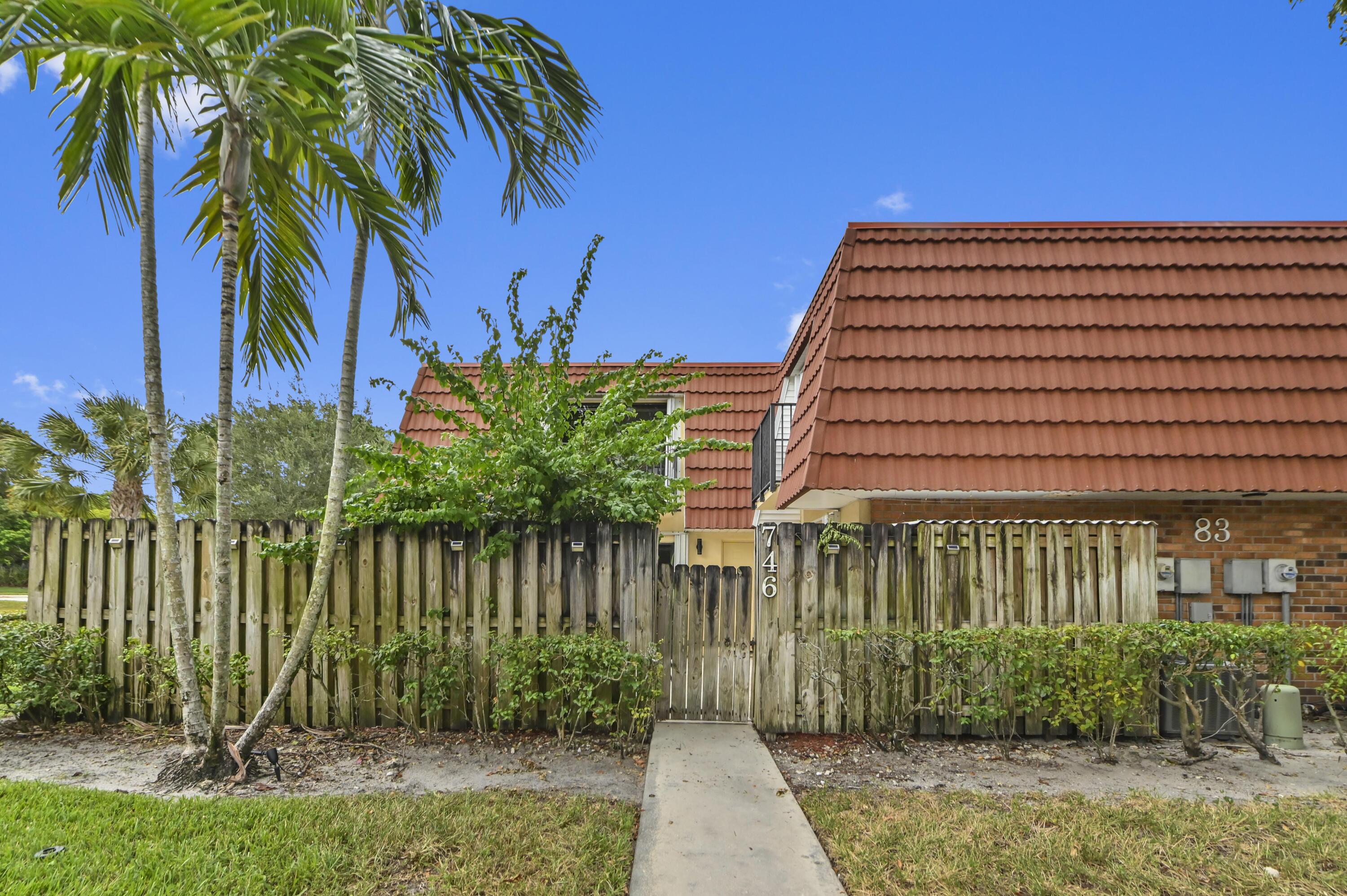Foto de propiedad en 746 NW 98th Way, Plantation, FL 33324 Plantation con MLS# 