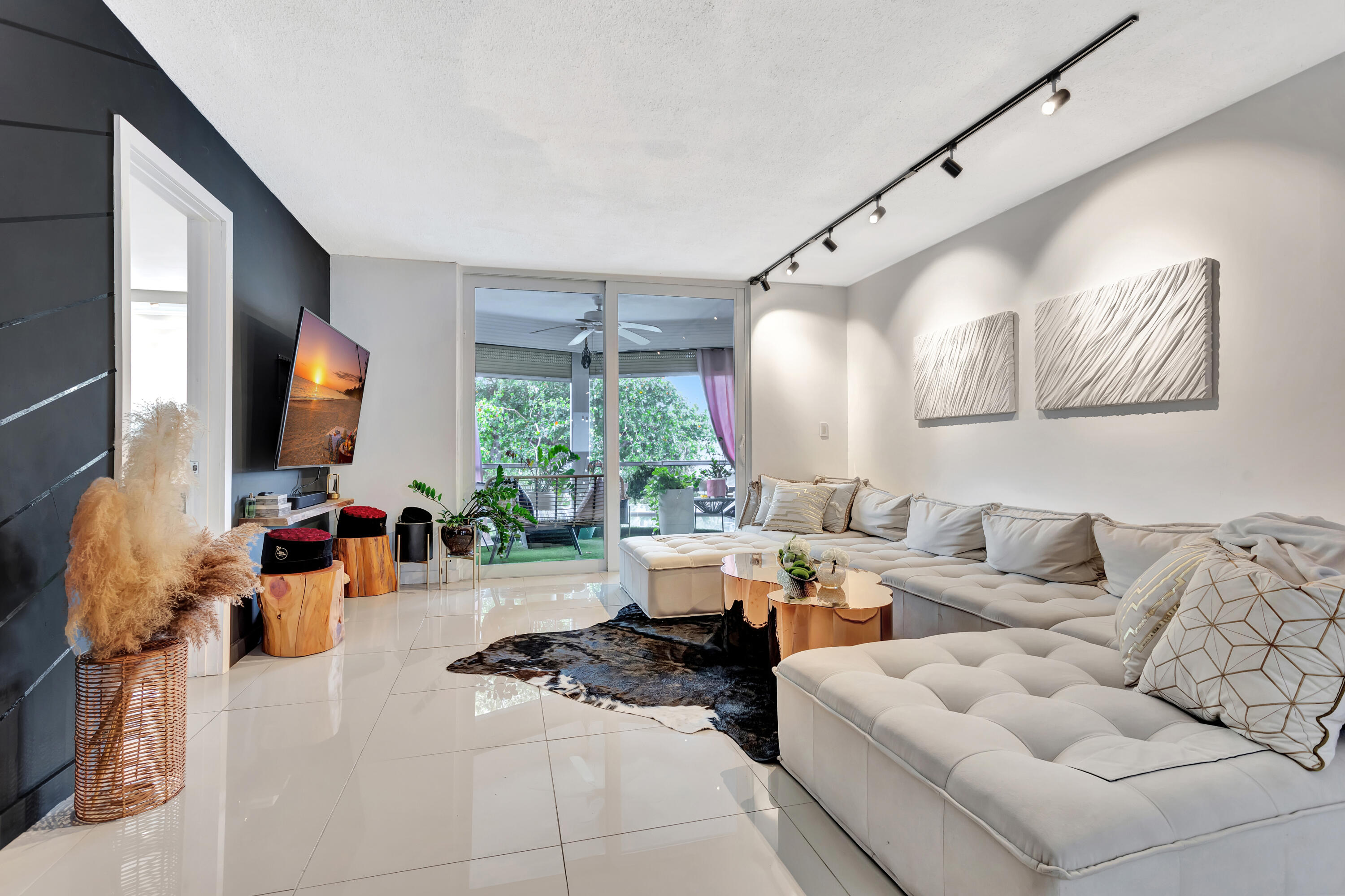 Foto de propiedad en 400 SE 10TH Street 302, Deerfield Beach, FL 33441 Deerfield Beach con MLS# 