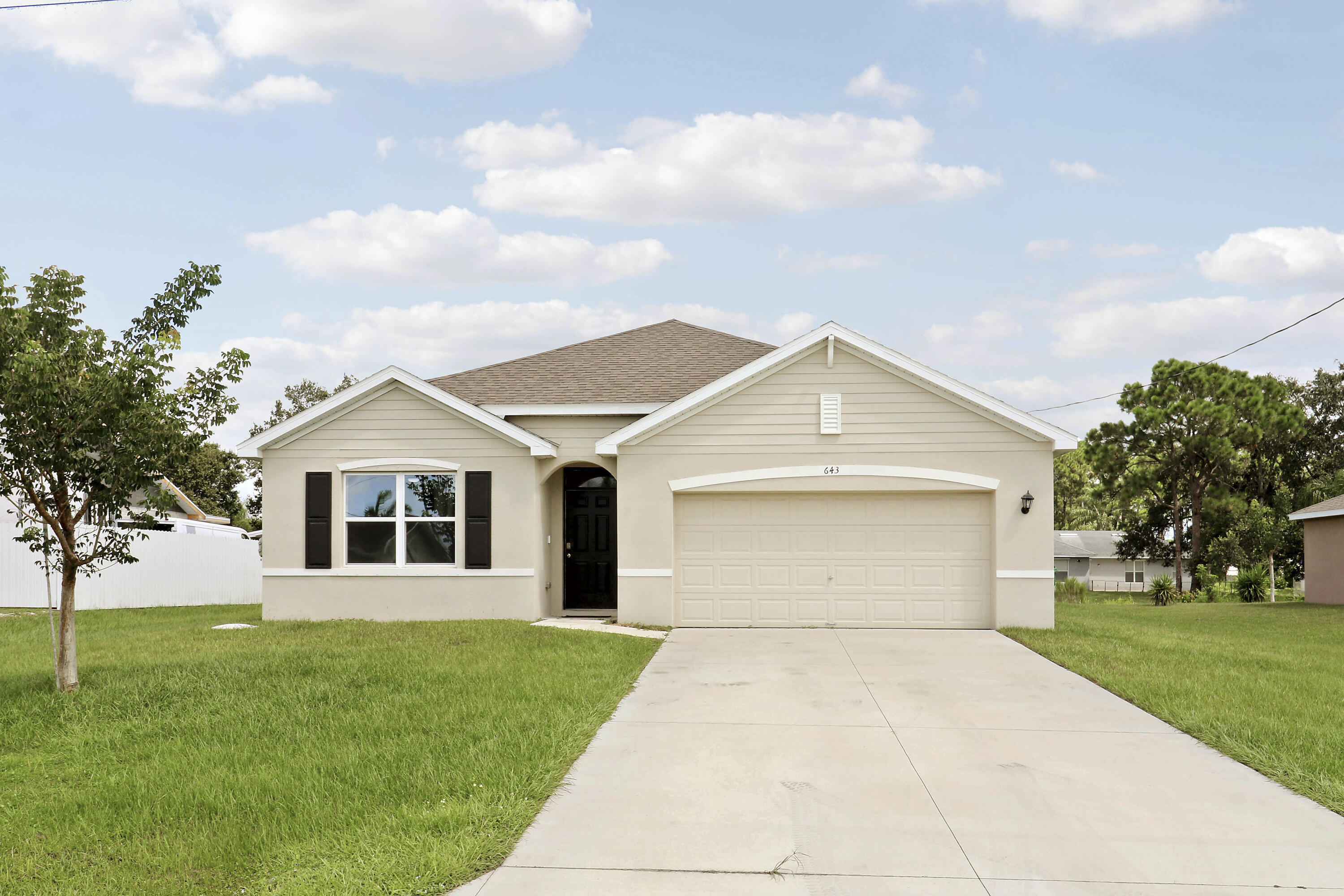 En Venta 643 NW Riverside Drive, Port St. Lucie, FL 34983, Port St. Lucie, FL 34983
