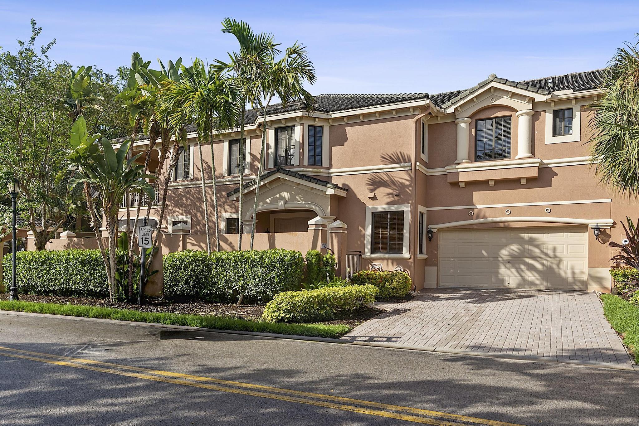Foto de propiedad en 2742 Kinsington Circle, Weston, FL 33332 Weston con MLS# 