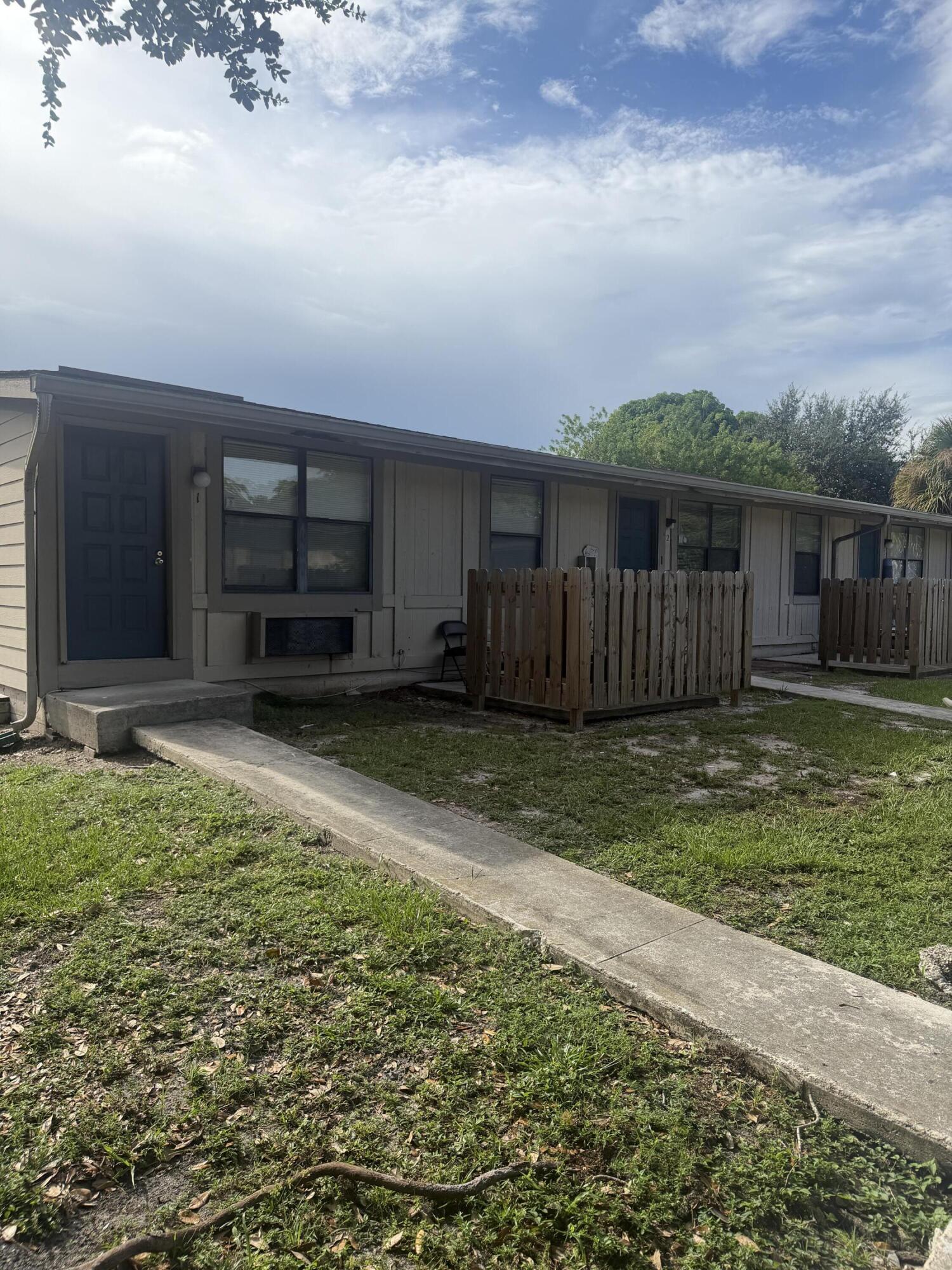 Foto de propiedad en 5063 Elmhurst Road 2, West Palm Beach, FL 33417 West Palm Beach con MLS# 