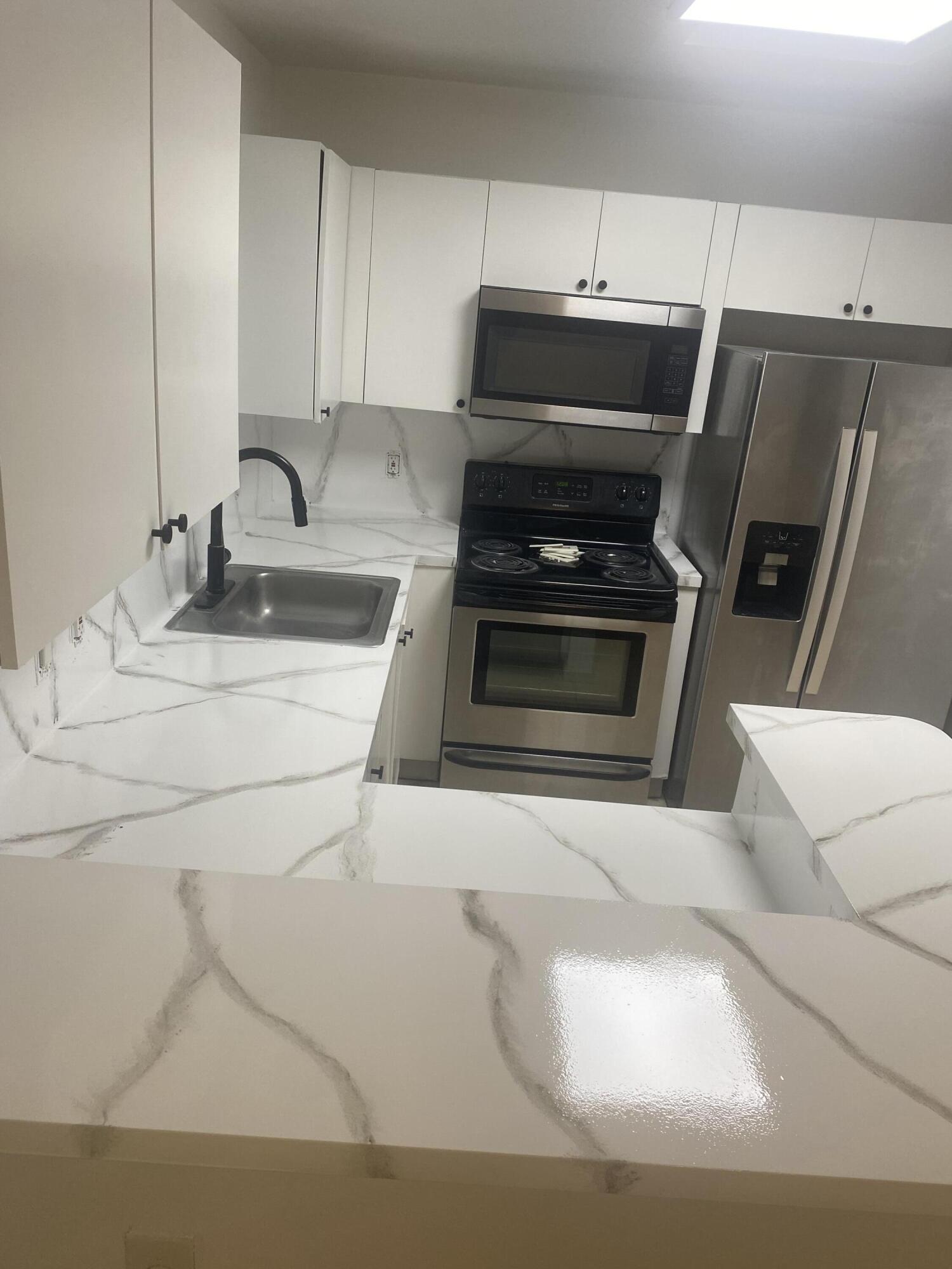 Foto de propiedad en 3740 N JOG Road 106, West Palm Beach, FL 33411 West Palm Beach con MLS# 
