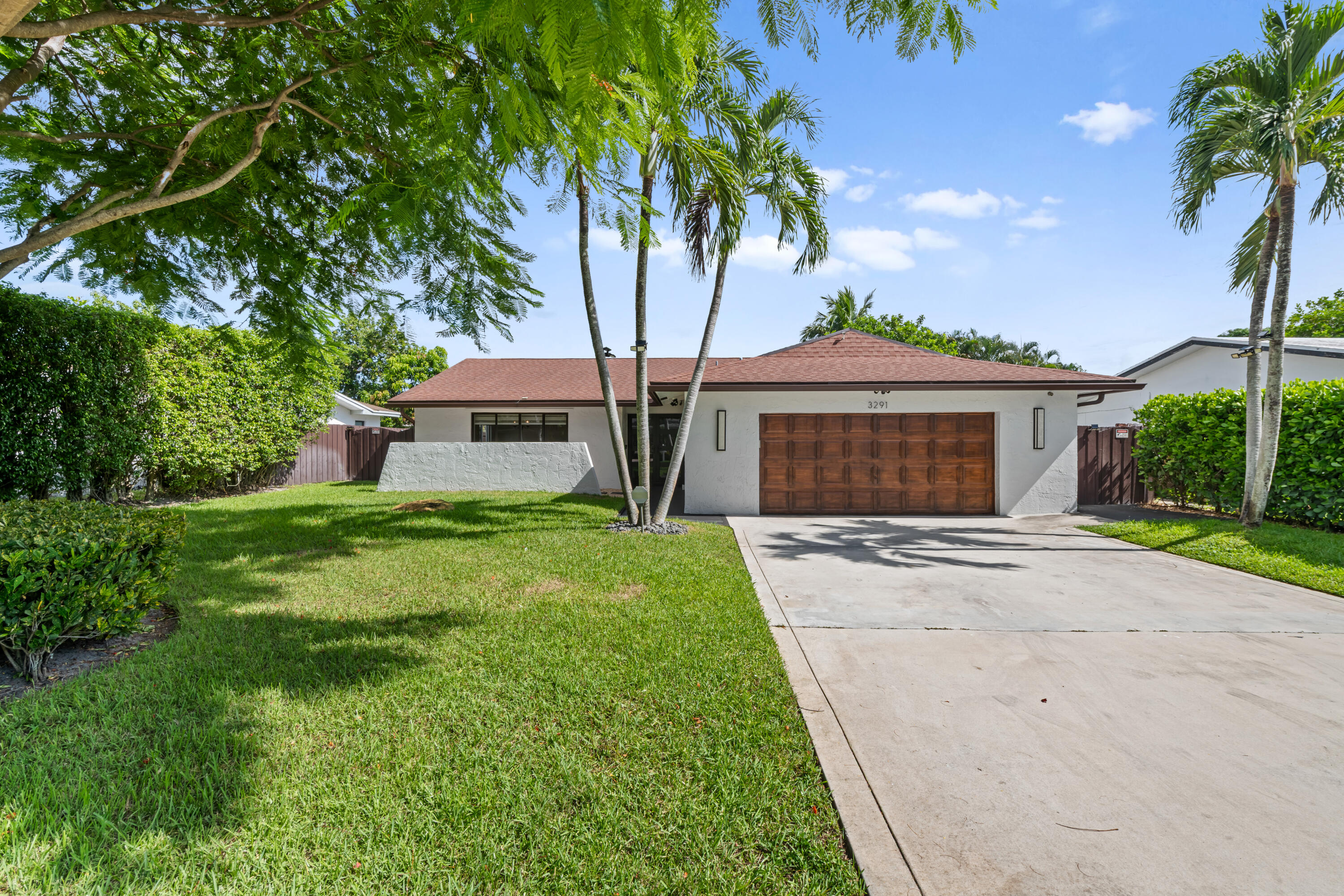 Foto de propiedad en 3291 NW 63RD Street, Fort Lauderdale, FL 33309 Fort Lauderdale con MLS# 
