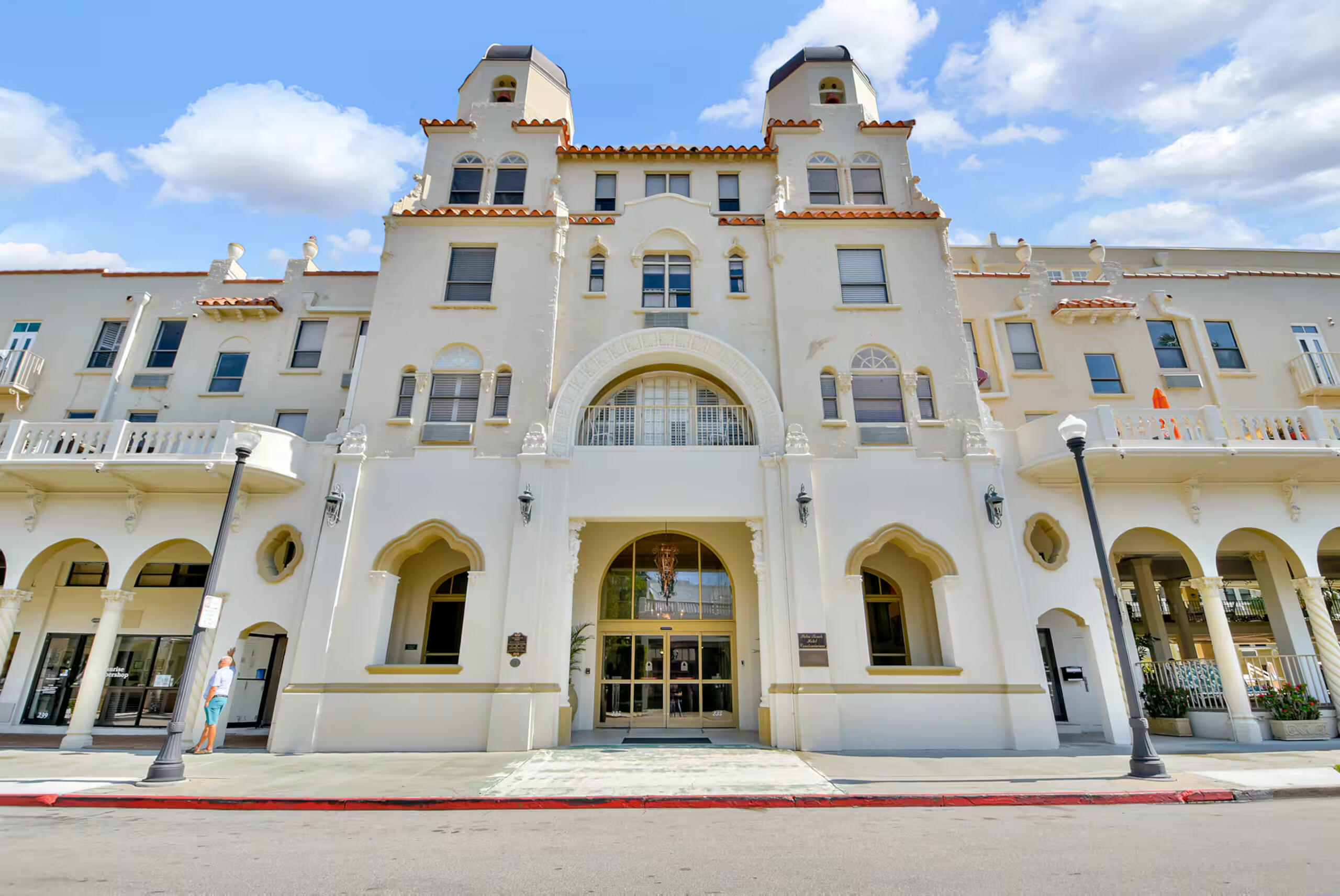 Foto de propiedad en 235 SUNRISE Avenue 3260, Palm Beach, FL 33480 Palm Beach con MLS# 