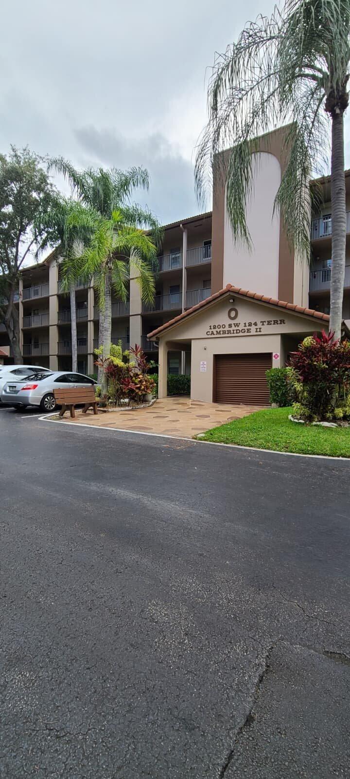 Foto de propiedad en 1200 SW 124TH 105-O, Pembroke Pines, FL 33027 Pembroke Pines con MLS# 