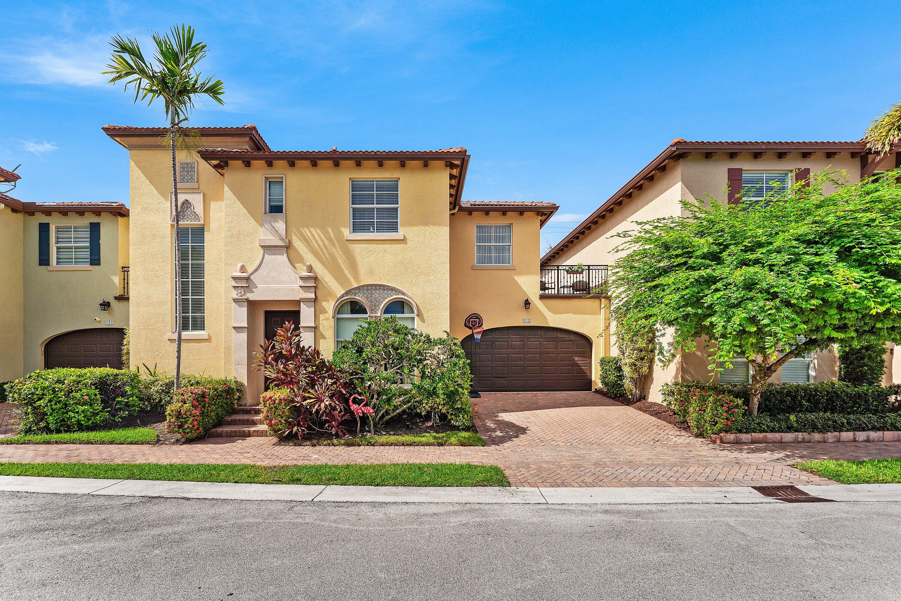 Foto de propiedad en 115 VIA POINCIANA Lane, Boca Raton, FL 33487 Boca Raton con MLS# 