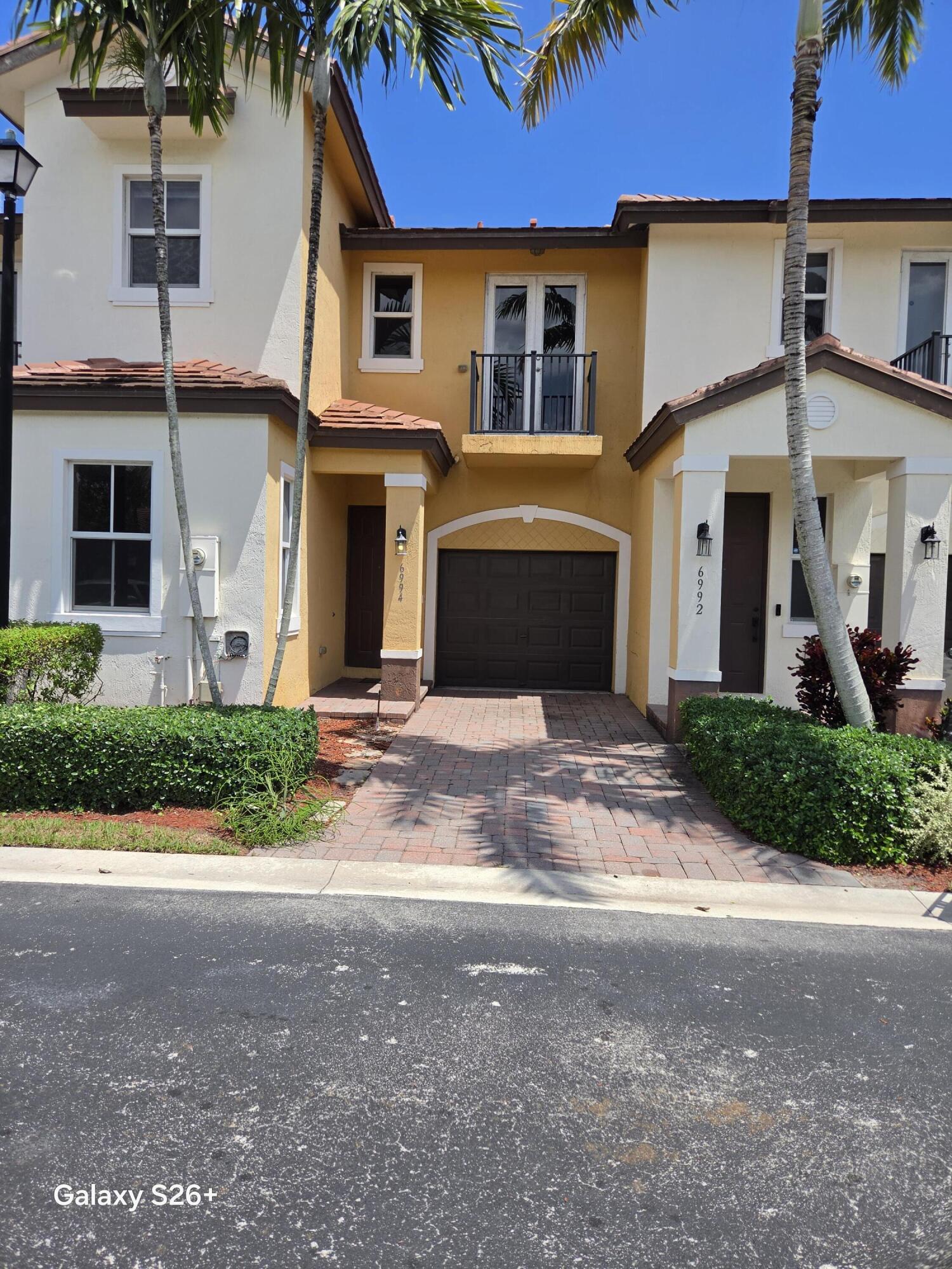 Foto de propiedad en 6994 Long Pine Circle, Coconut Creek, FL 33073 Coconut Creek con MLS# 