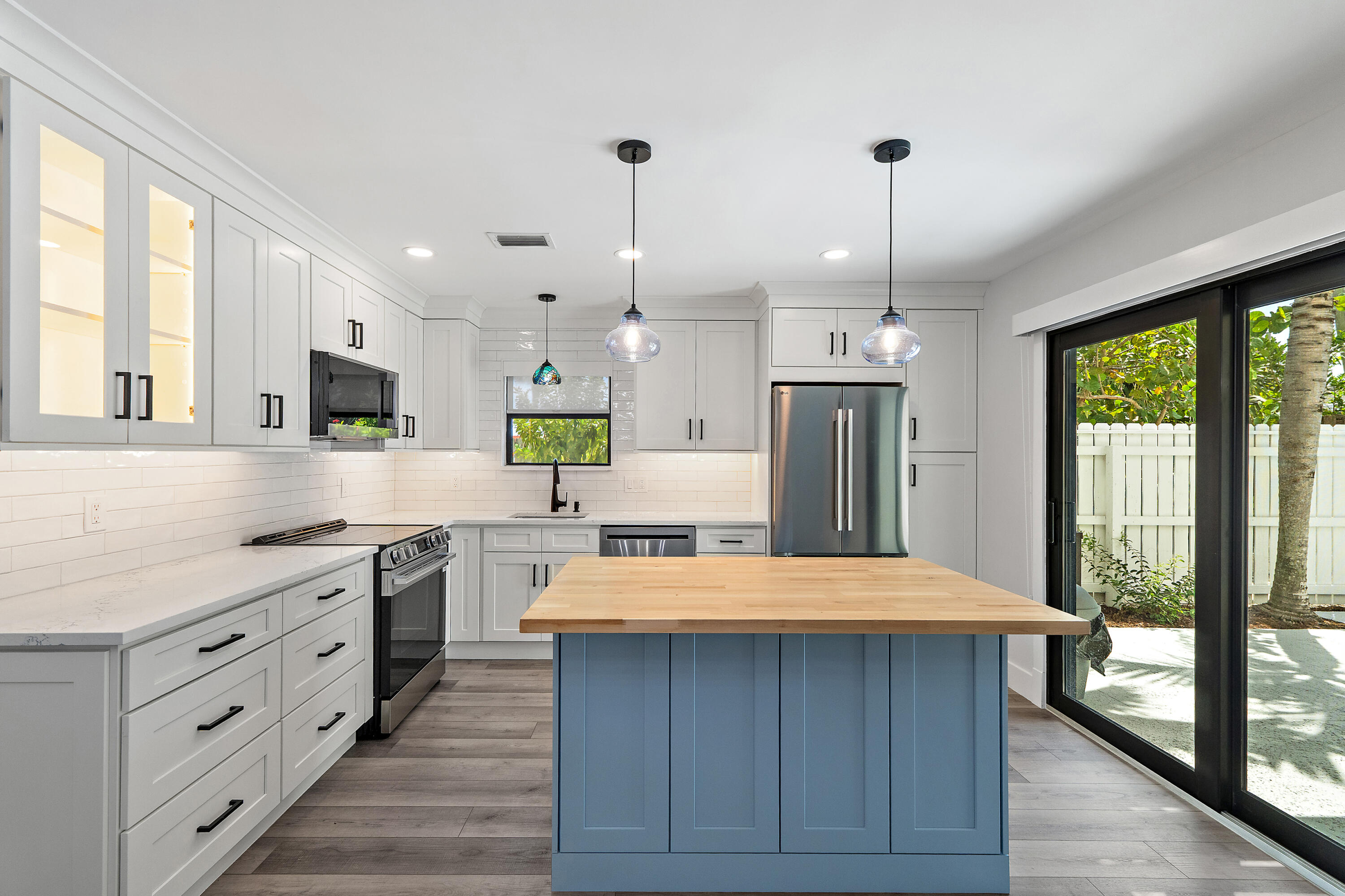 Foto de propiedad en 141 E Riverside Drive 6A, Jupiter, FL 33469 Jupiter con MLS# 