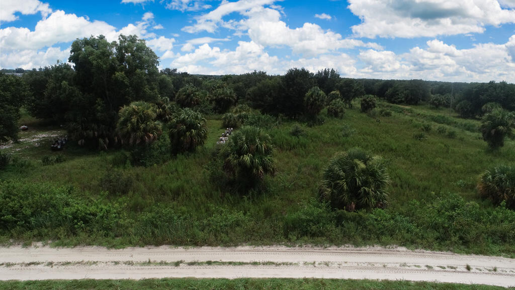 Foto de propiedad en Xx Lot 1880 LOUISE ST NW, Loxahatchee, FL 33470 Loxahatchee con MLS# 