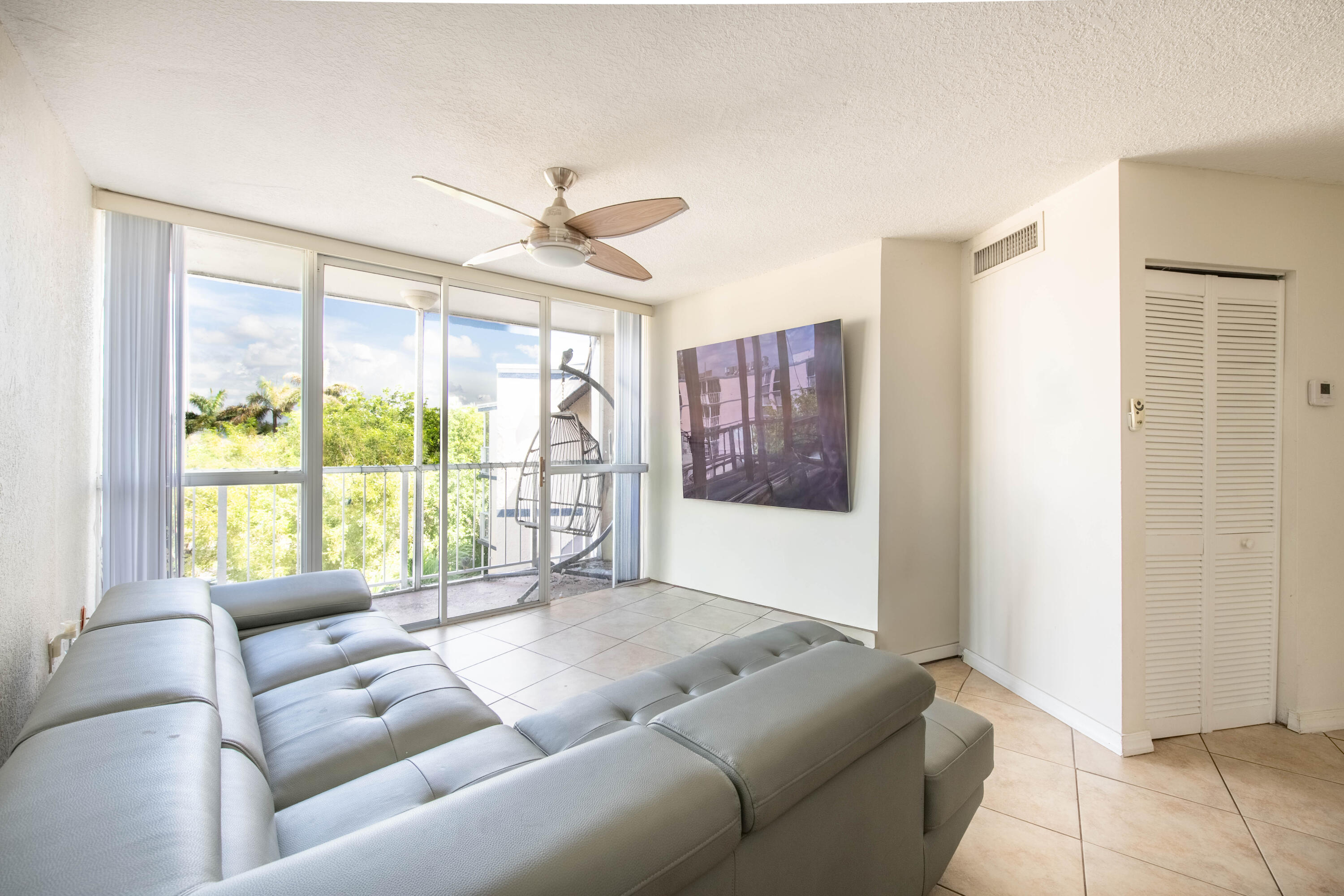 Foto de propiedad en 6995 NW 186th Street E508, Hialeah, FL 33015 Hialeah con MLS# 