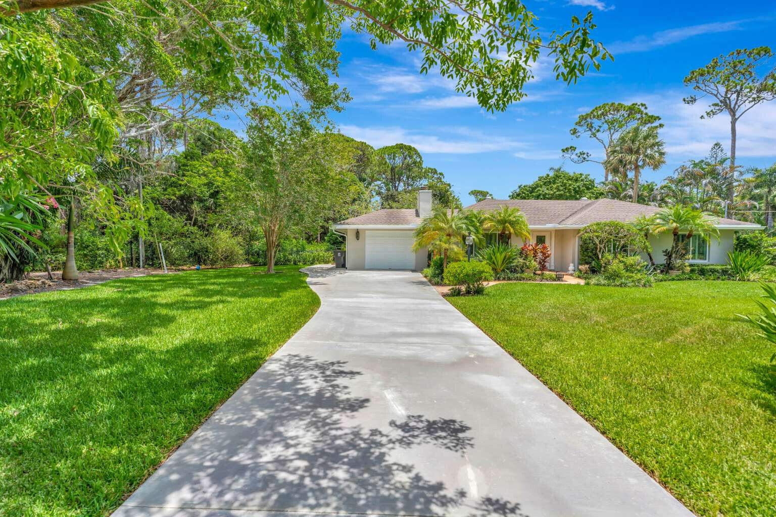 Foto de propiedad en 5531 HIBISCUS Road, Jupiter, FL 33458 Jupiter con MLS# 