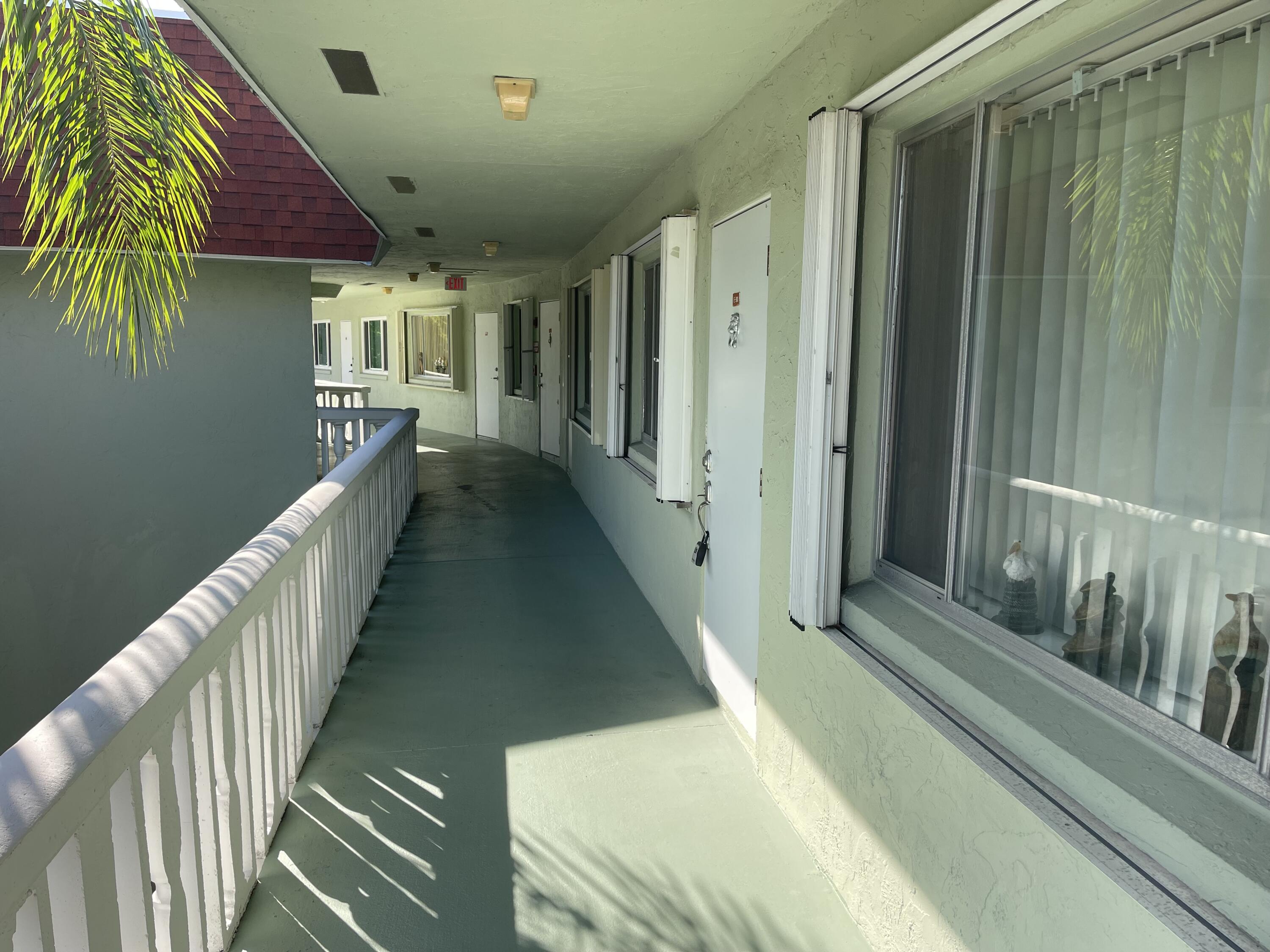 Foto de propiedad en 3100 Springdale Boulevard 310, Palm Springs, FL 33461 Palm Springs con MLS# 