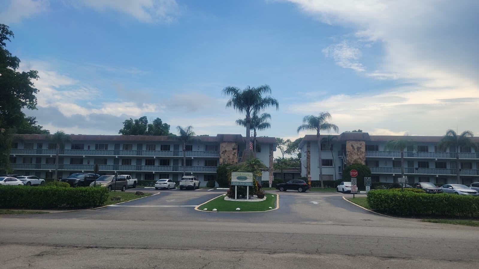 Foto de propiedad en 2100 Springdale Boulevard 310, Palm Springs, FL 33461 Palm Springs con MLS# 