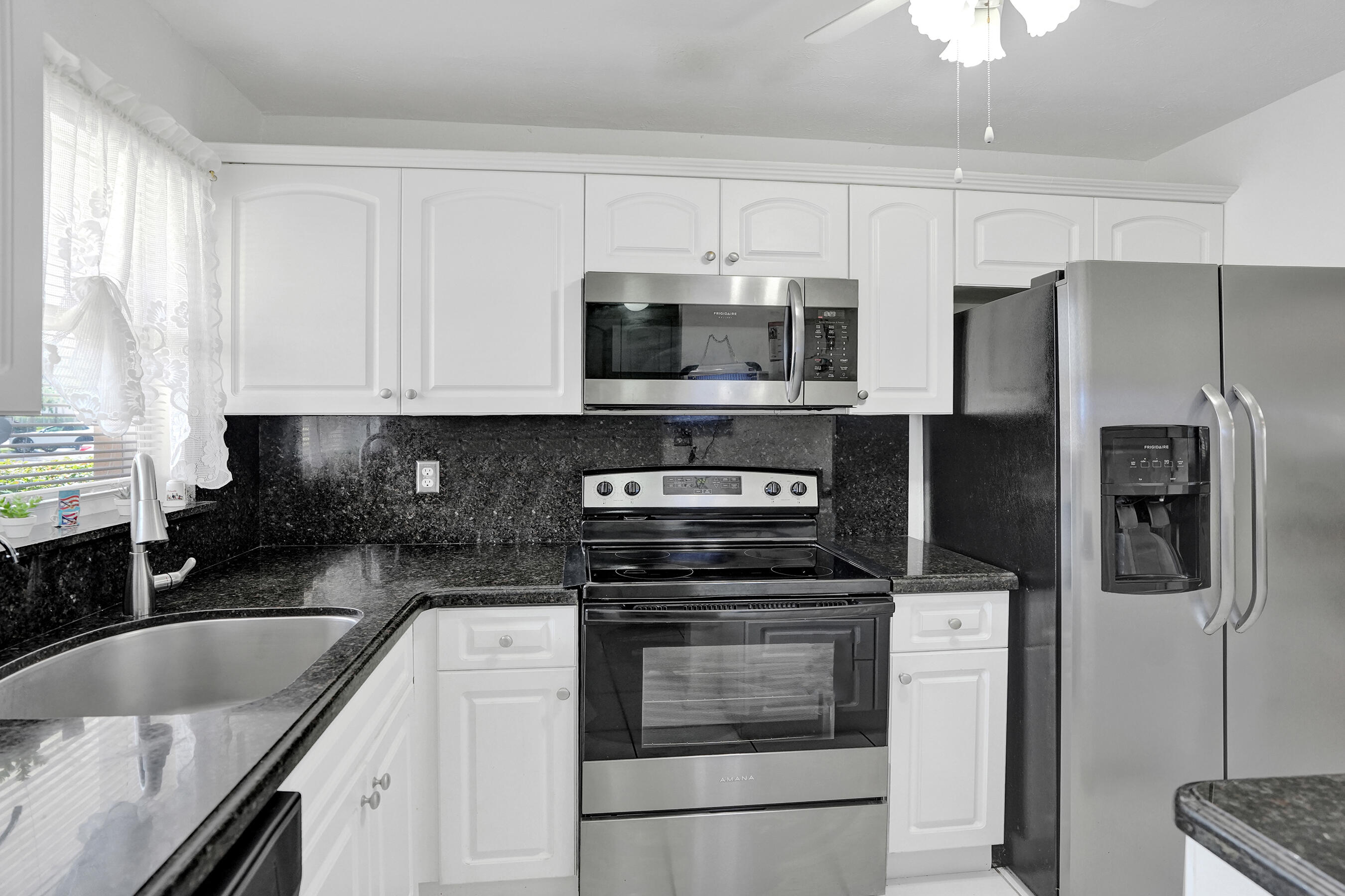 En Venta 2651 Sunrise Lakes Drive E 104, Sunrise, FL 33322, Sunrise, FL 33322