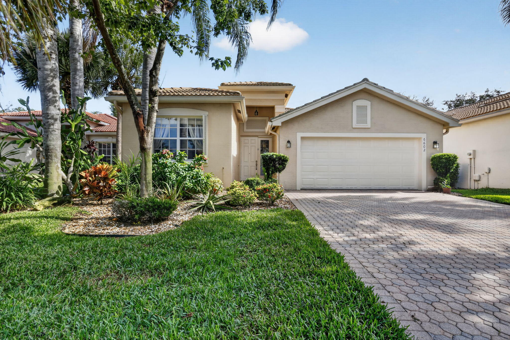 Foto de propiedad en 6602 CAMARILLO TERRACE Lane, Delray Beach, FL 33446 Delray Beach con MLS# 