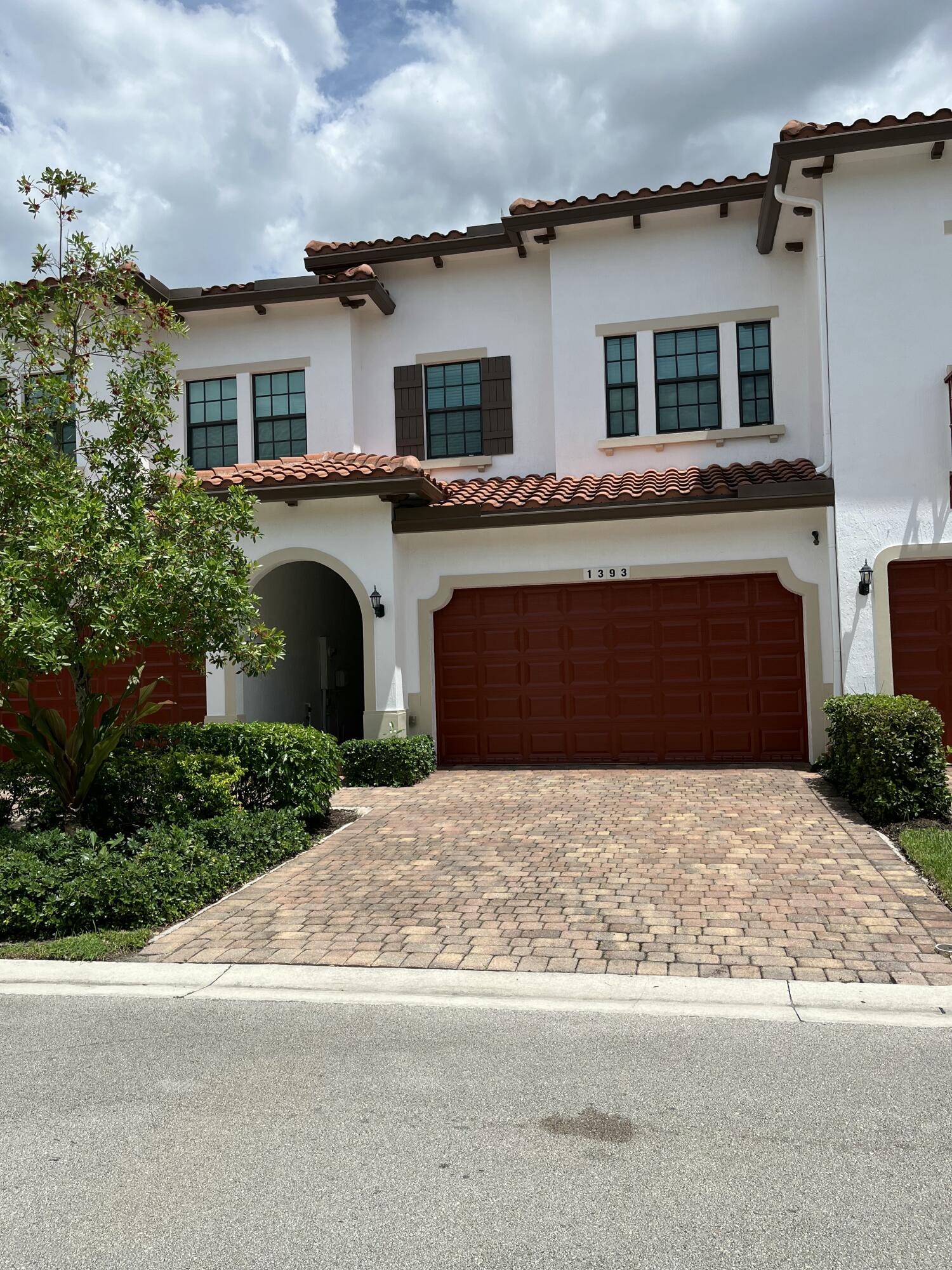 Foto de propiedad en 1393 SW 115th Avenue, Pembroke Pines, FL 33025 Pembroke Pines con MLS# 