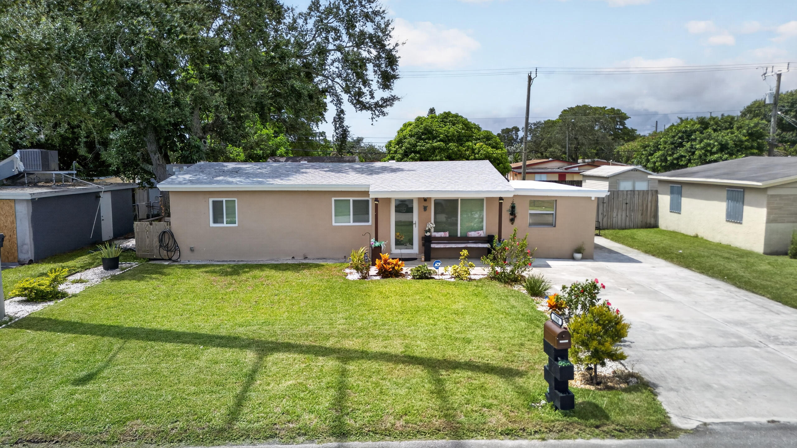 Foto de propiedad en 5900 Atlanta Street, Hollywood, FL 33021 Hollywood con MLS# 