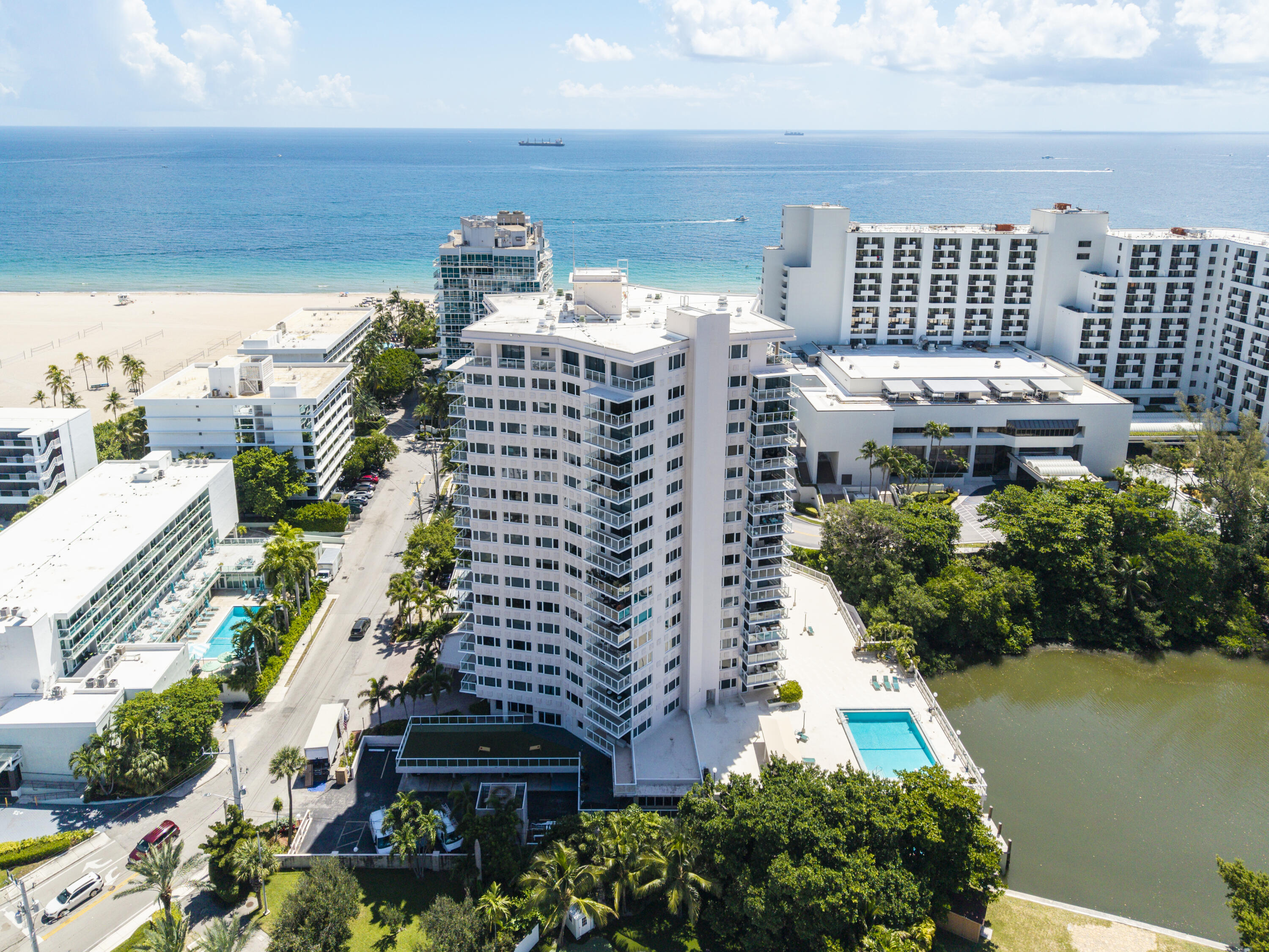 Foto de propiedad en 3000 HOLIDAY Drive 502, Fort Lauderdale, FL 33316 Fort Lauderdale con MLS# 