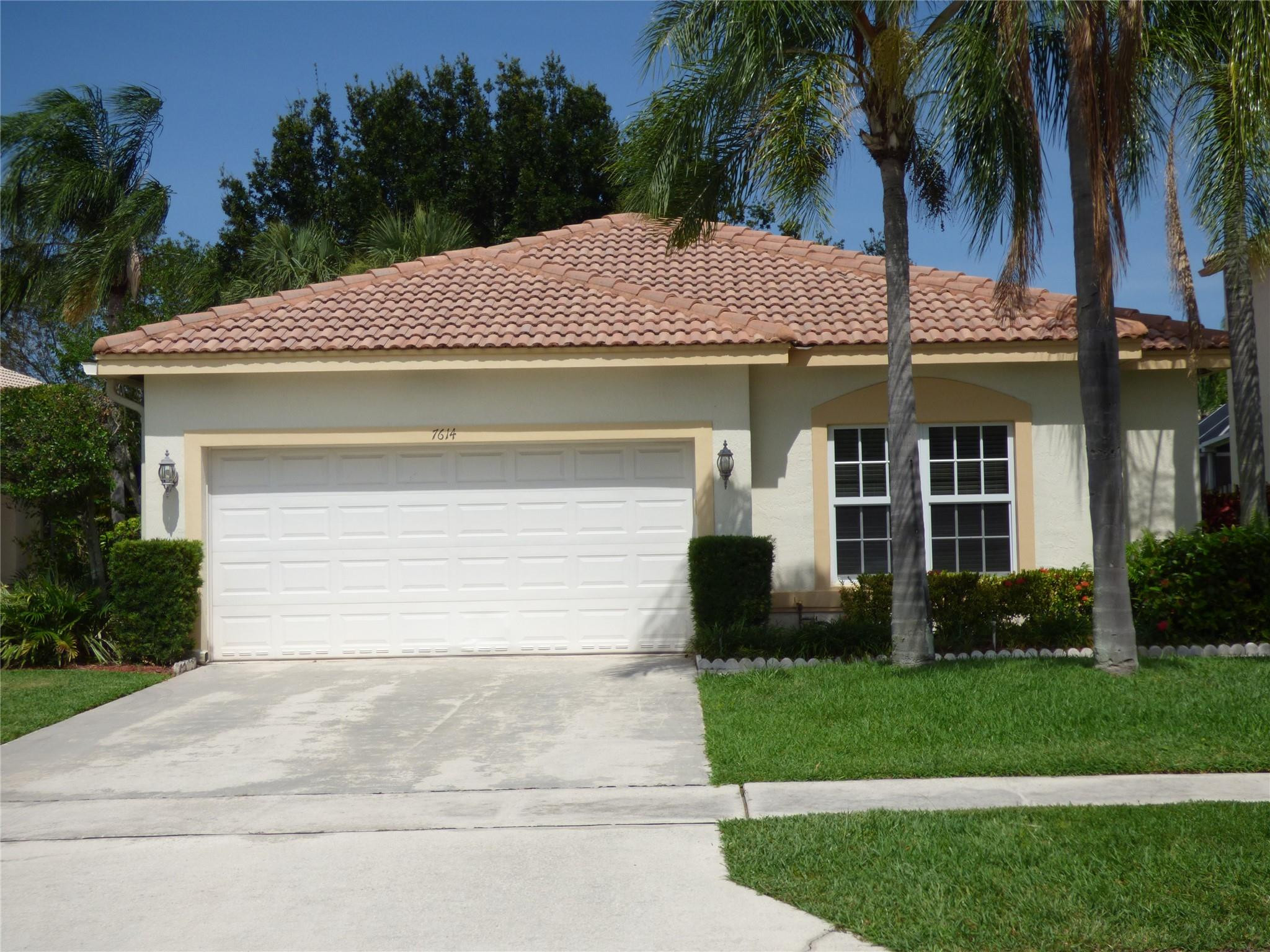 Foto de propiedad en 7614 COLONY LAKE Drive, Boynton Beach, FL 33436 Boynton Beach con MLS# 