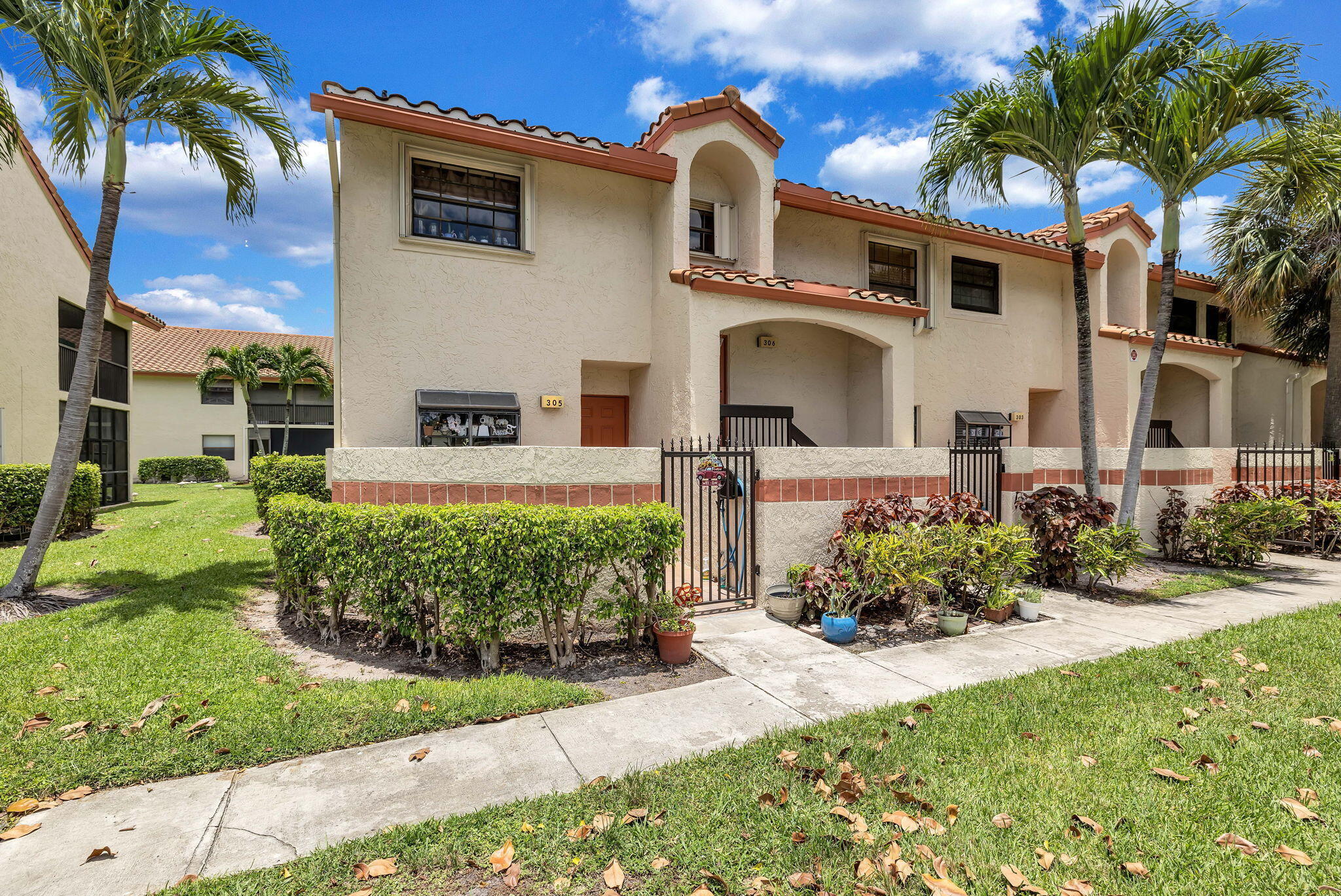 Foto de propiedad en 305 CONGRESSIONAL Way, Deerfield Beach, FL 33442 Deerfield Beach con MLS# 