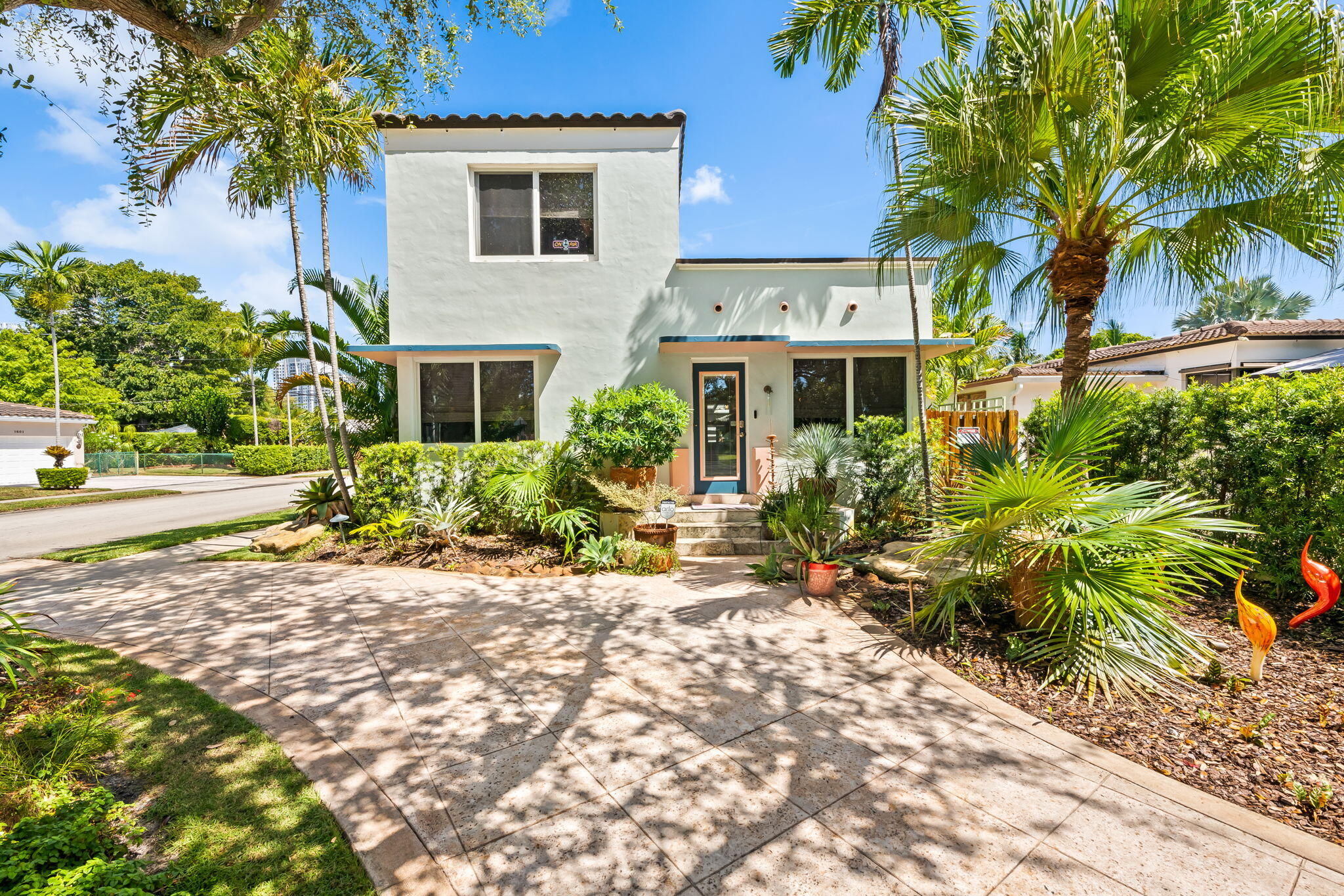 Foto de propiedad en 1555 MONROE Street, Hollywood, FL 33020 Hollywood con MLS# 