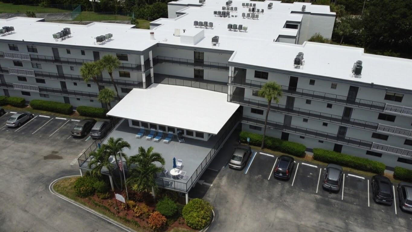 Foto de propiedad en 9233 SW 8TH Street 218, Boca Raton, FL 33428 Boca Raton con MLS# 